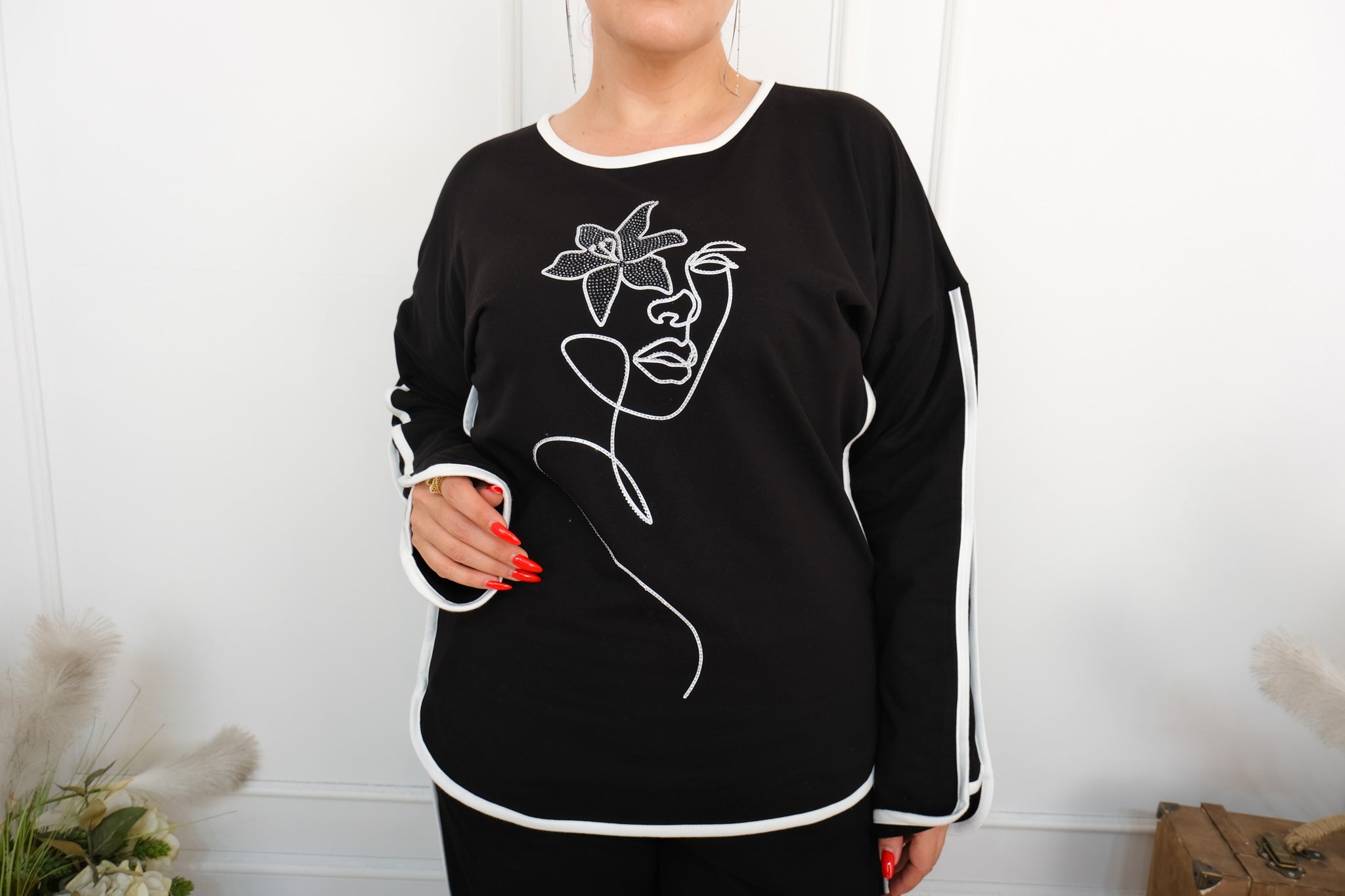 Dámská černobílá souprava "Line Art" se širokými nohavicemi