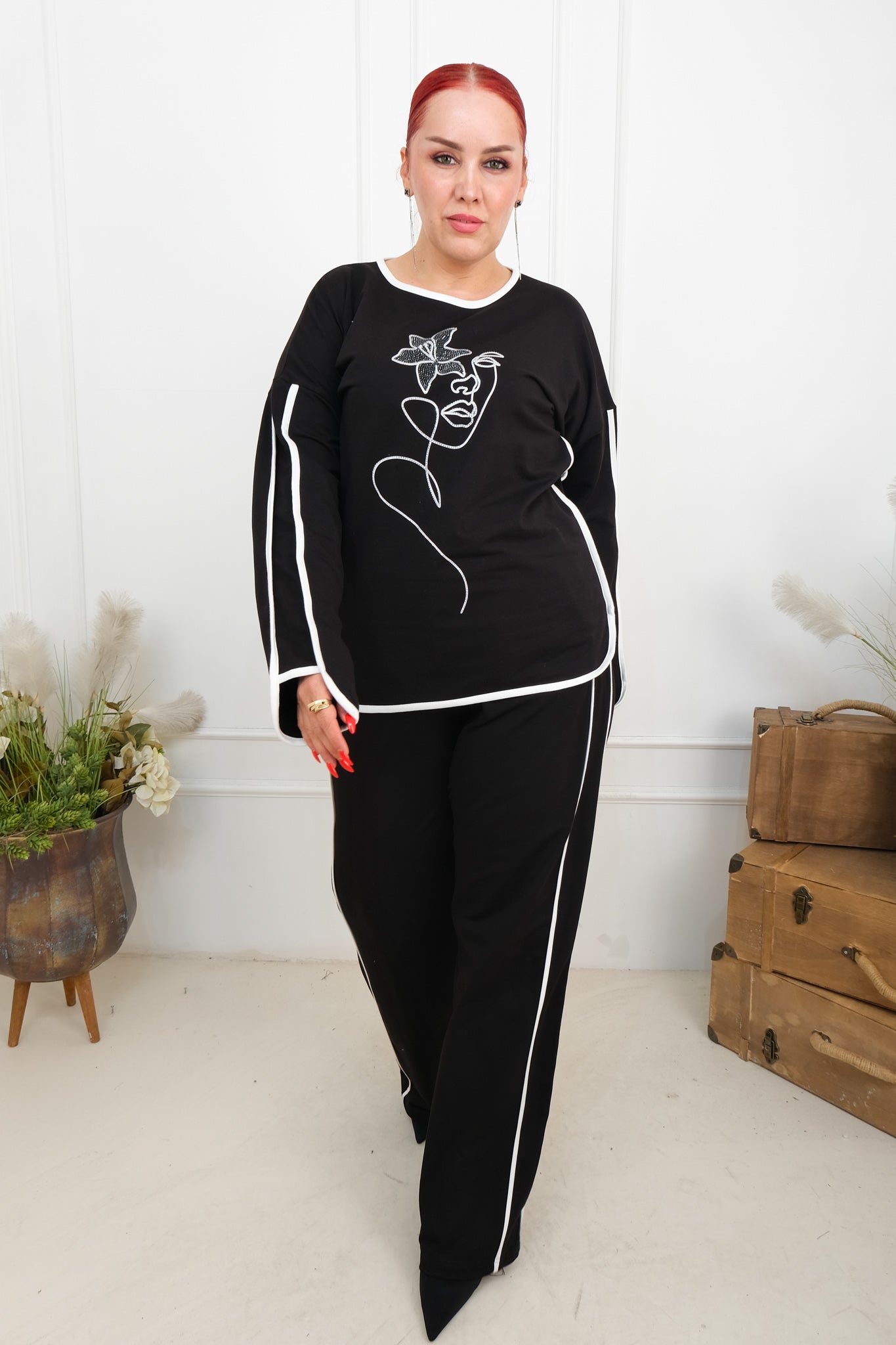 Dámská černobílá souprava "Line Art" se širokými nohavicemi