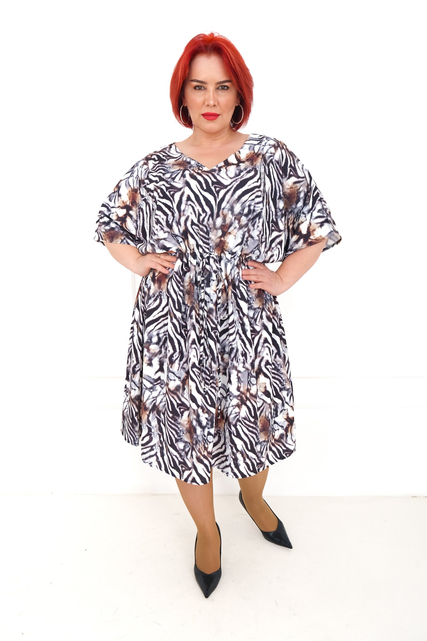 Dámské midi šaty se zvířecím vzorem - volný střih, netopýří rukáv