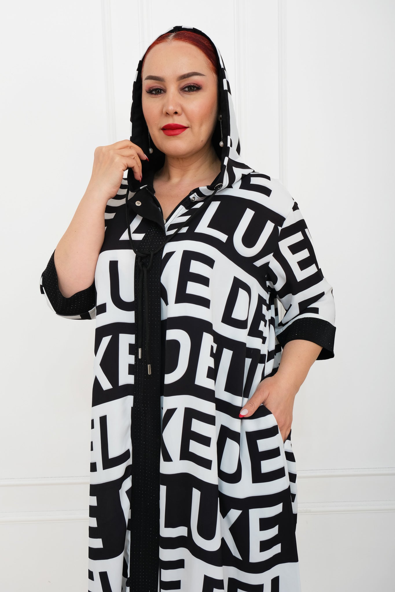 Dámské maxi šaty s potiskem DE LUXE – elegantní volný střih