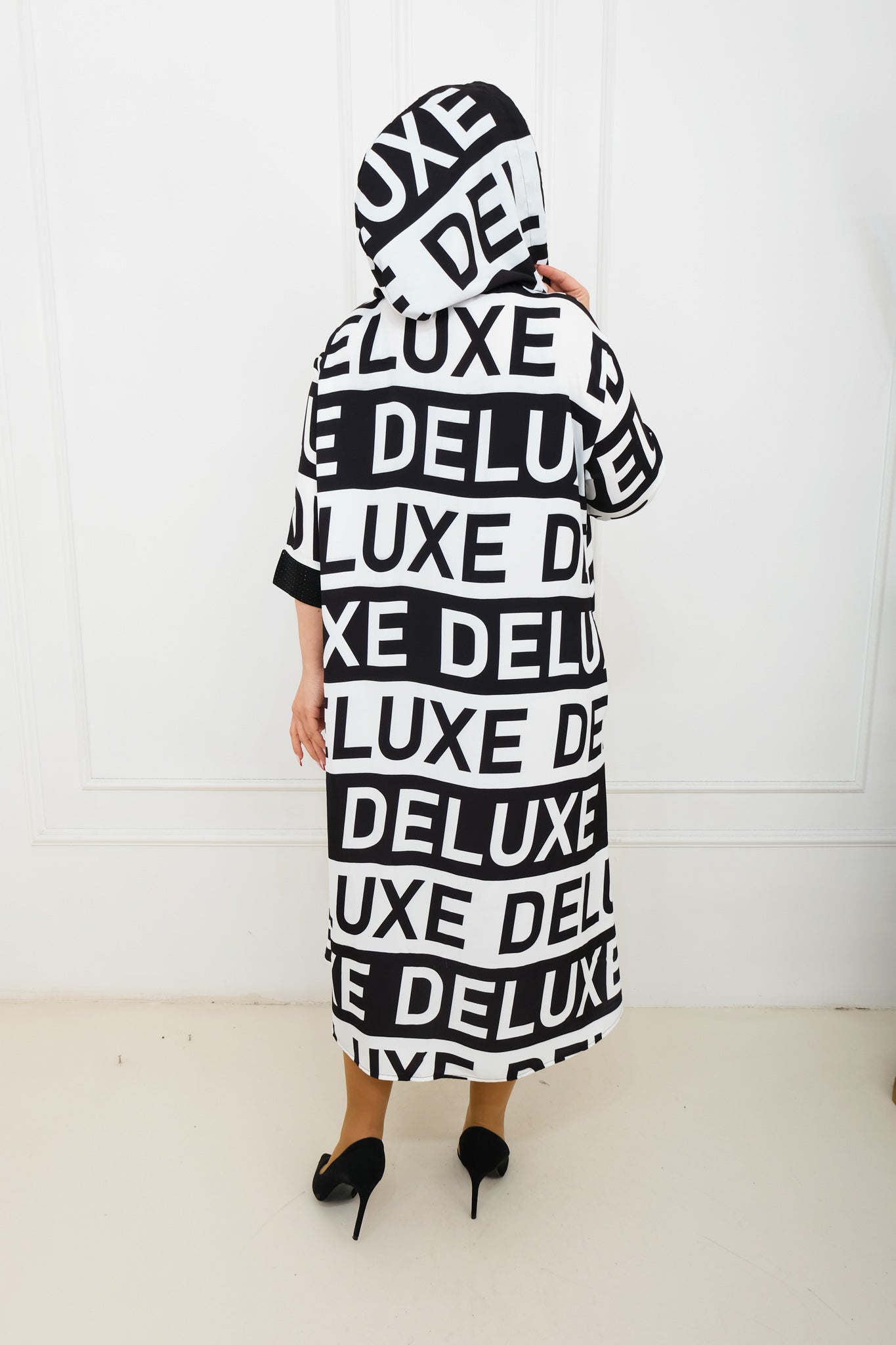 Dámské maxi šaty s potiskem DE LUXE – elegantní volný střih