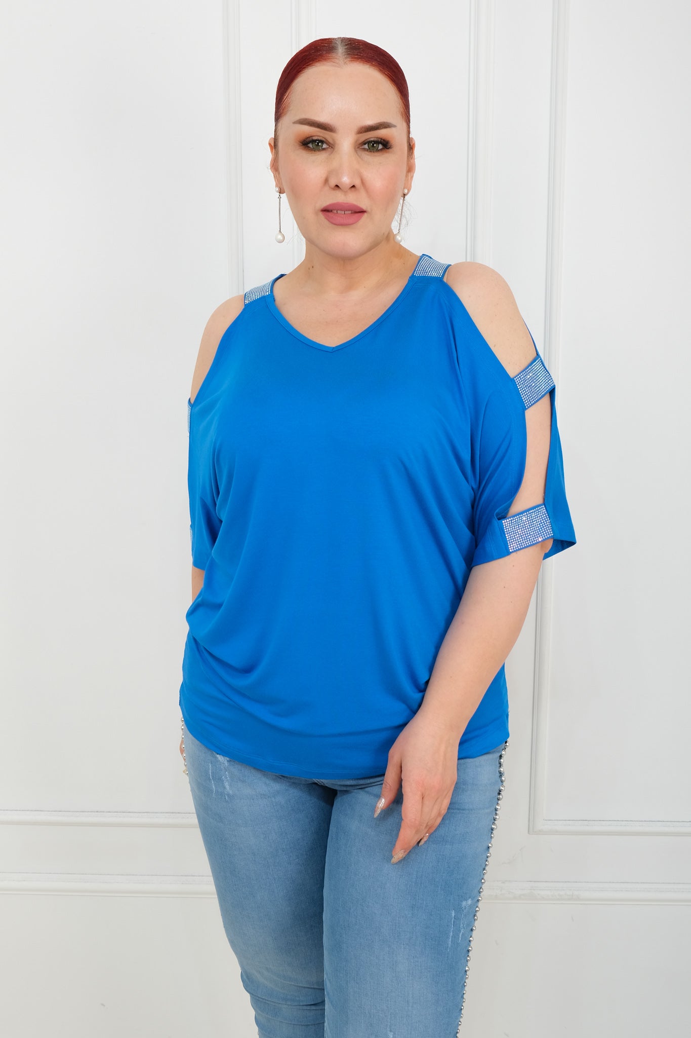 Dámské volné tričko s výstřihem "cold shoulder"