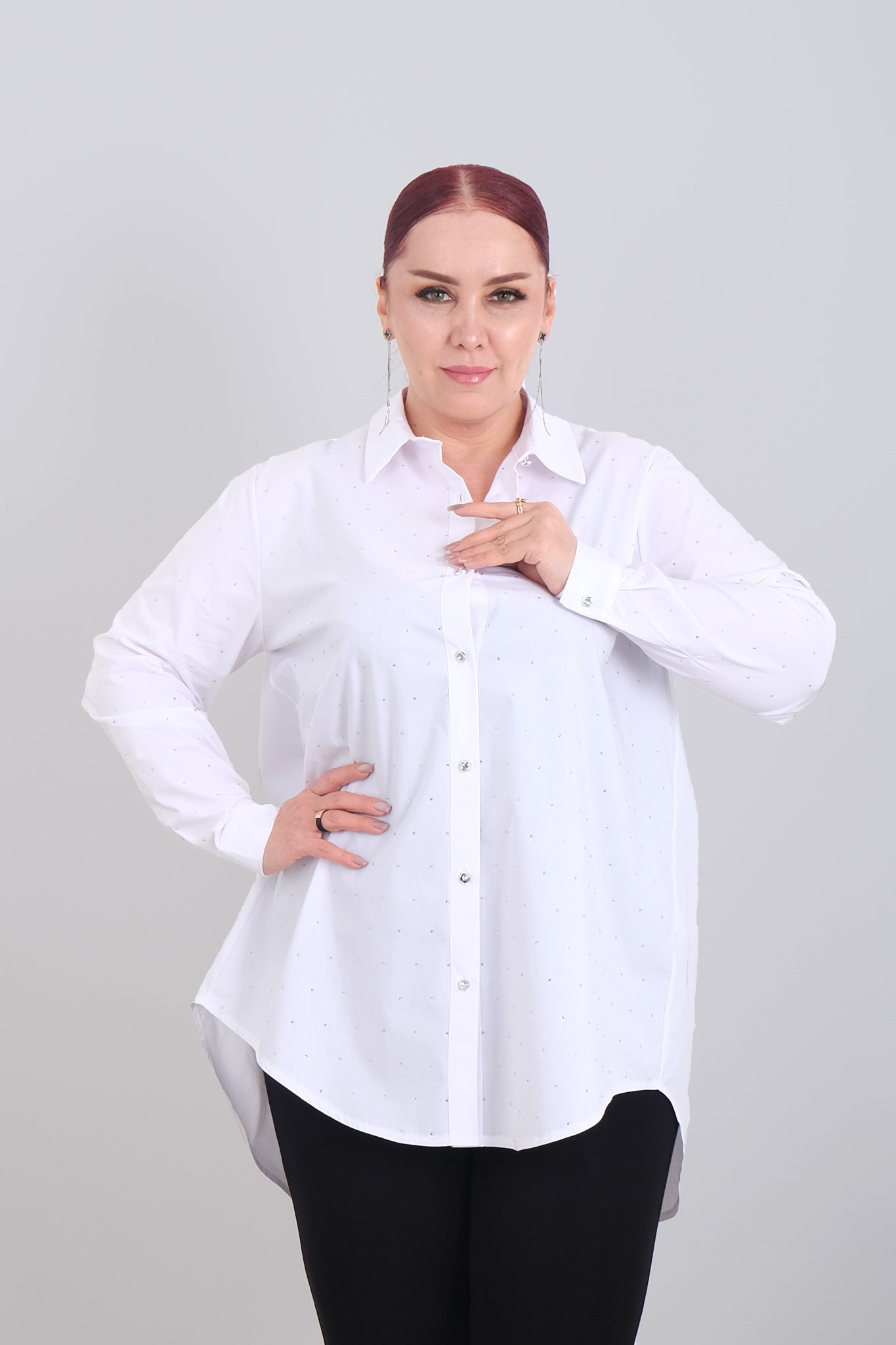 Dámská košile s aplikací kamínků - dlouhý rukáv, prodloužený střih