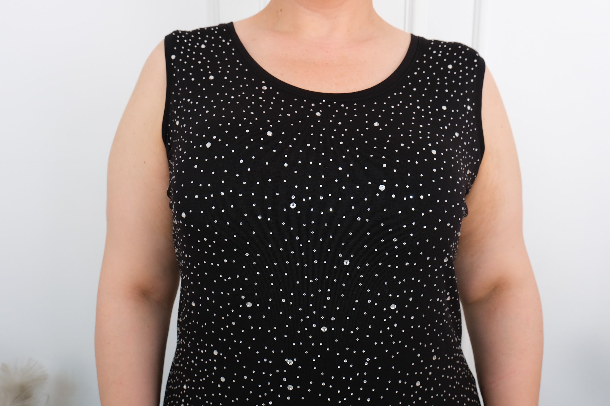 Dámské černé šaty s třpytivými kamínky