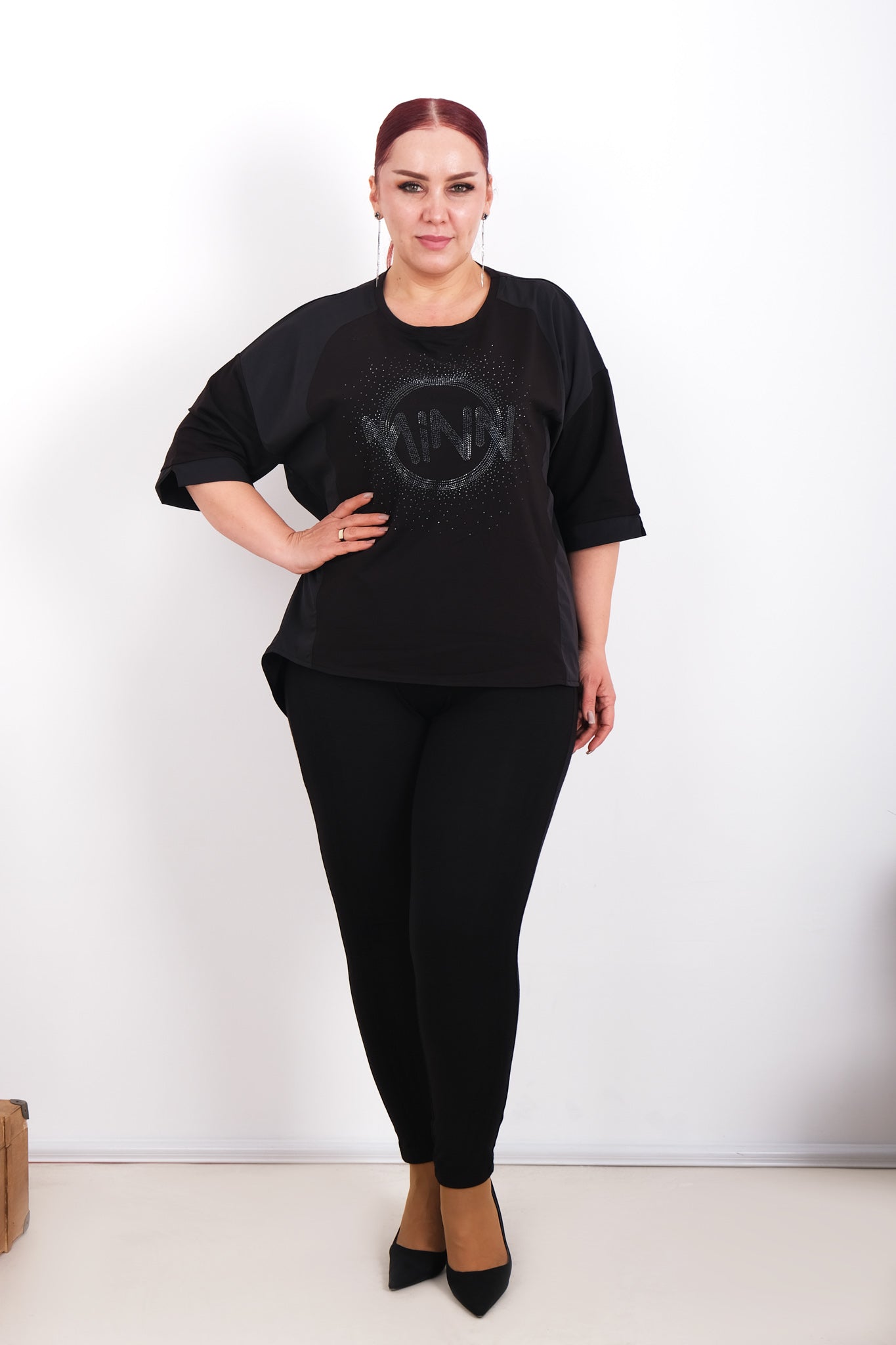 Dámské černé tričko zdobené kamínky MINN - 3/4 rukáv, volný střih