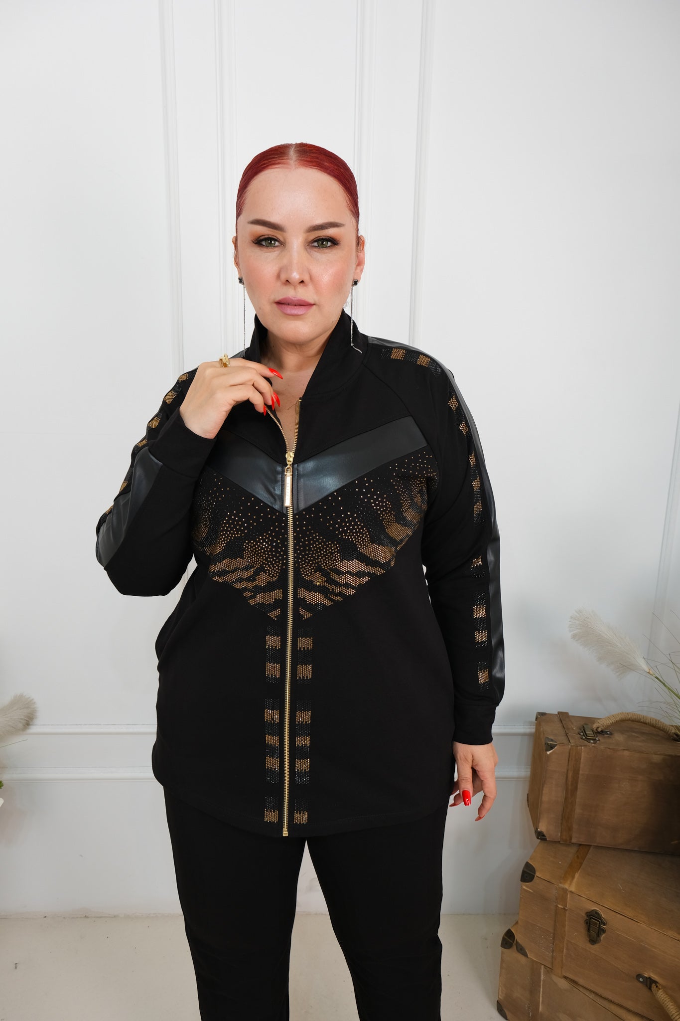 Dámský stylový dvoudílný set s kamínky – mikina + kalhoty