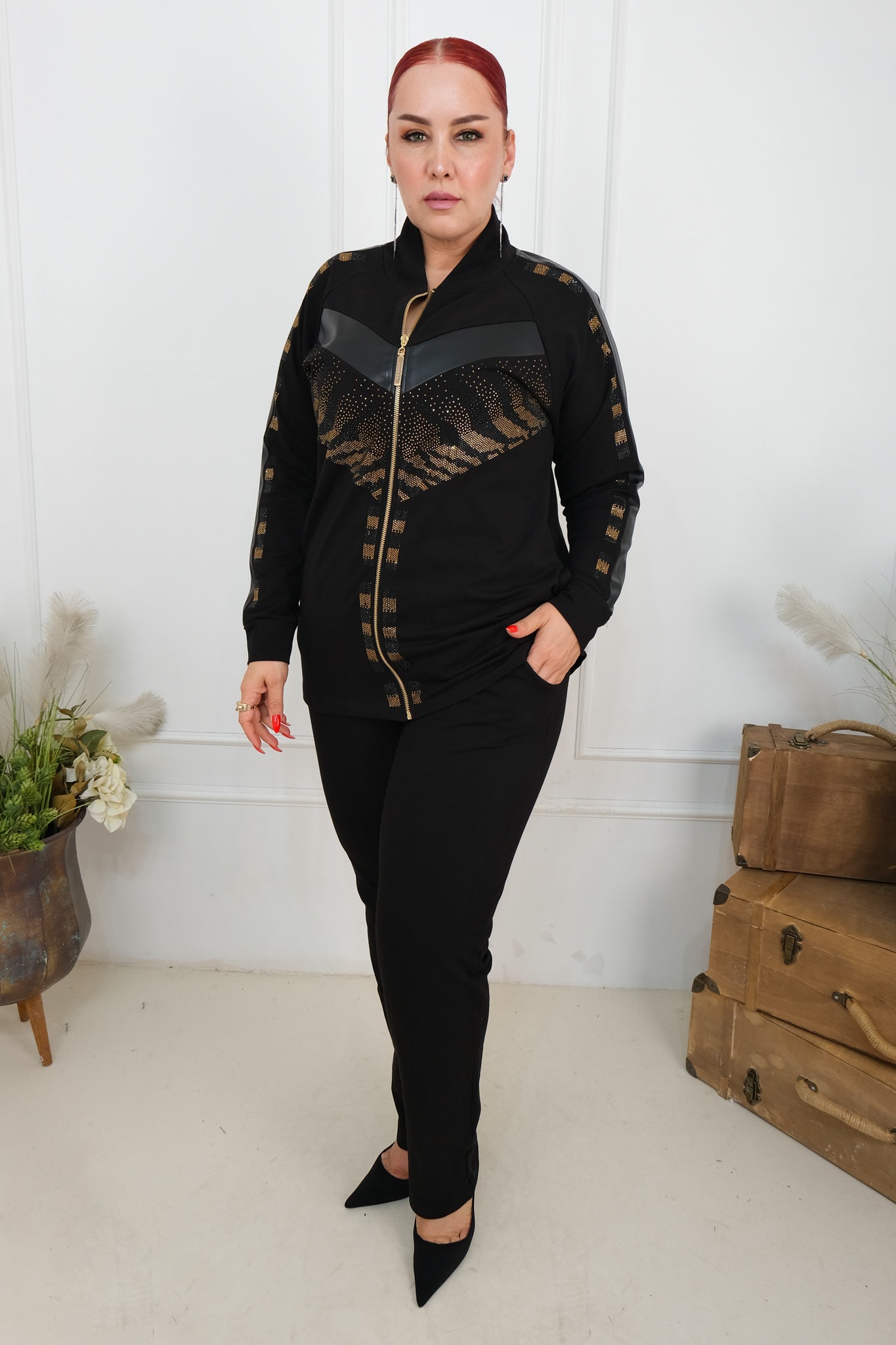 Dámský stylový dvoudílný set s kamínky – mikina + kalhoty