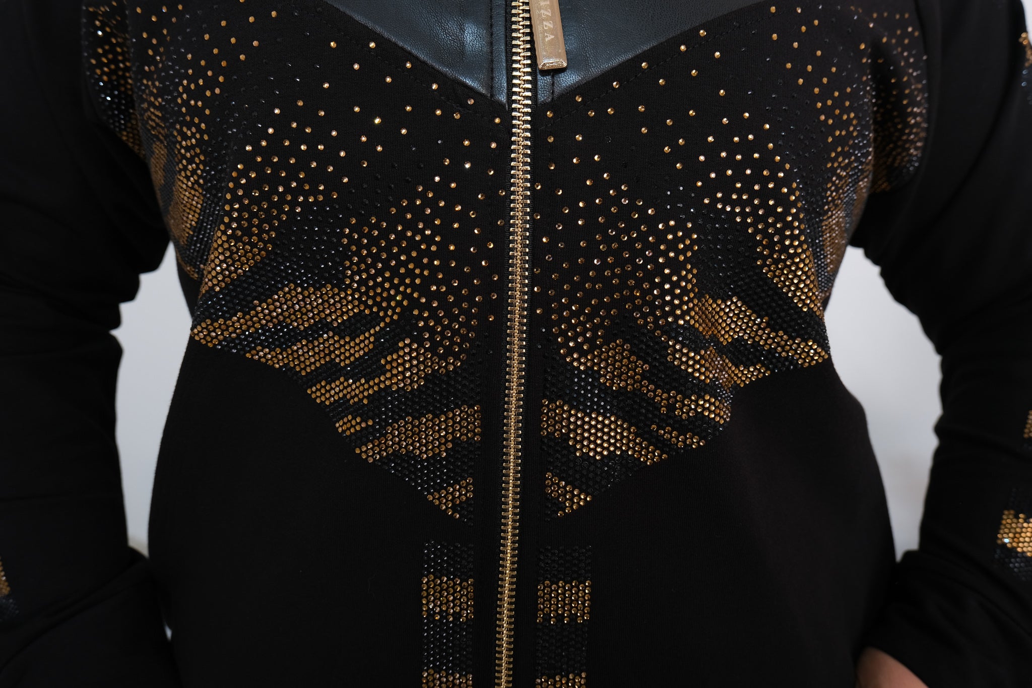 Dámský stylový dvoudílný set s kamínky – mikina + kalhoty