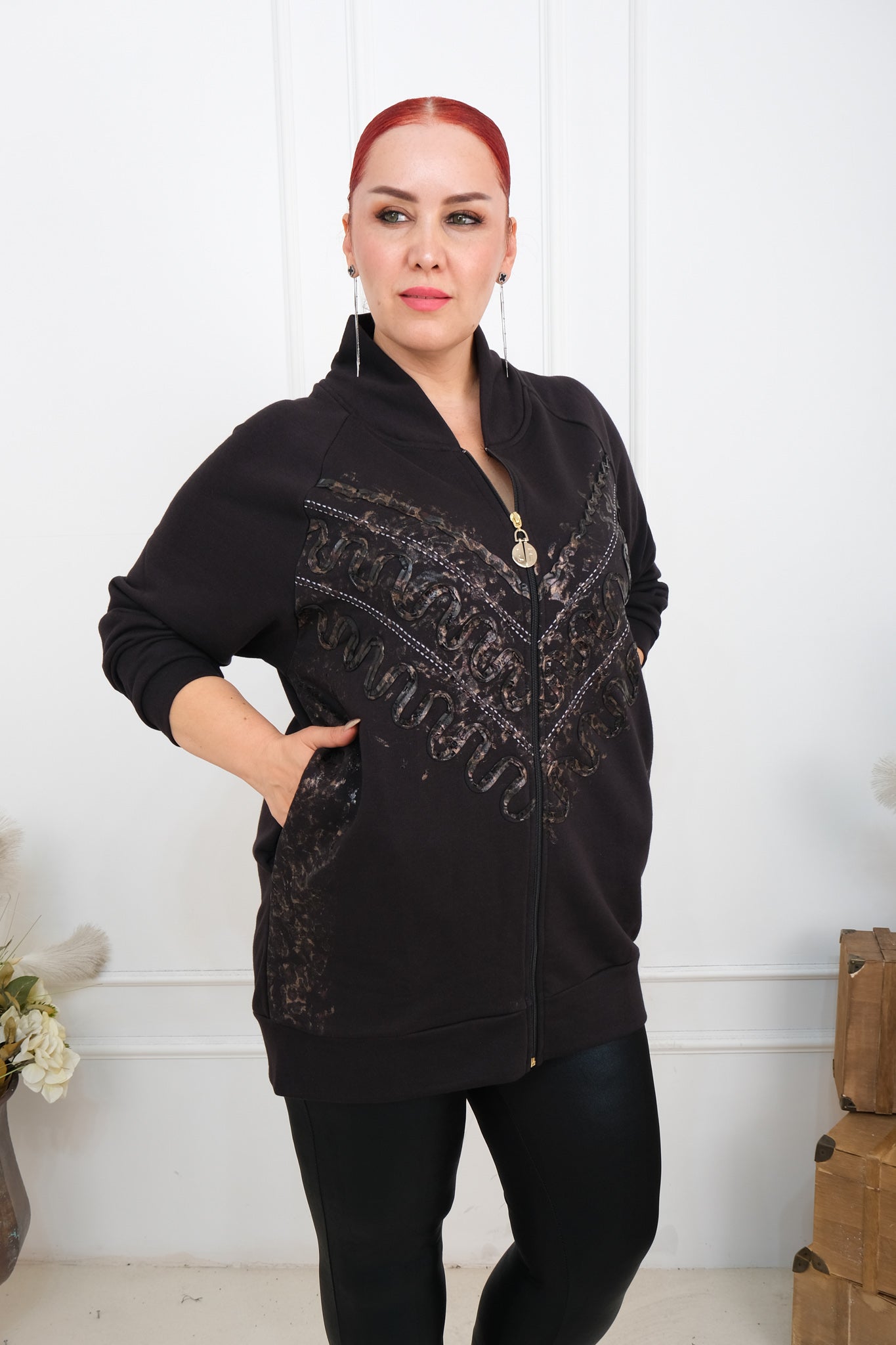 Dámský dlouhý kardigan na zip s krajkovým vzorem