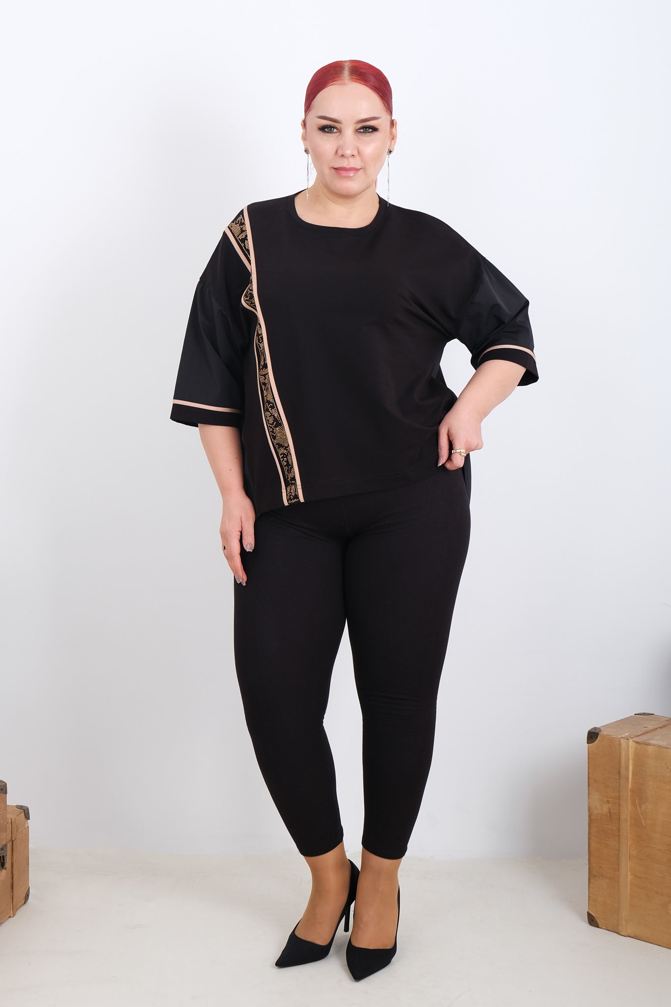 Dámské černé tričko s kamínkovým pruhem - 3/4 rukáv, béžové lemování