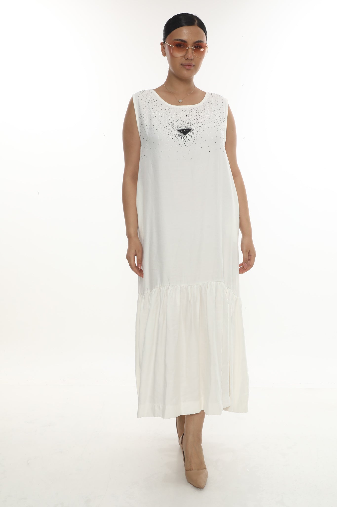 Dámské dlouhé/maxi šaty bez rukávů s třpytivými kamínky - volánkový lem