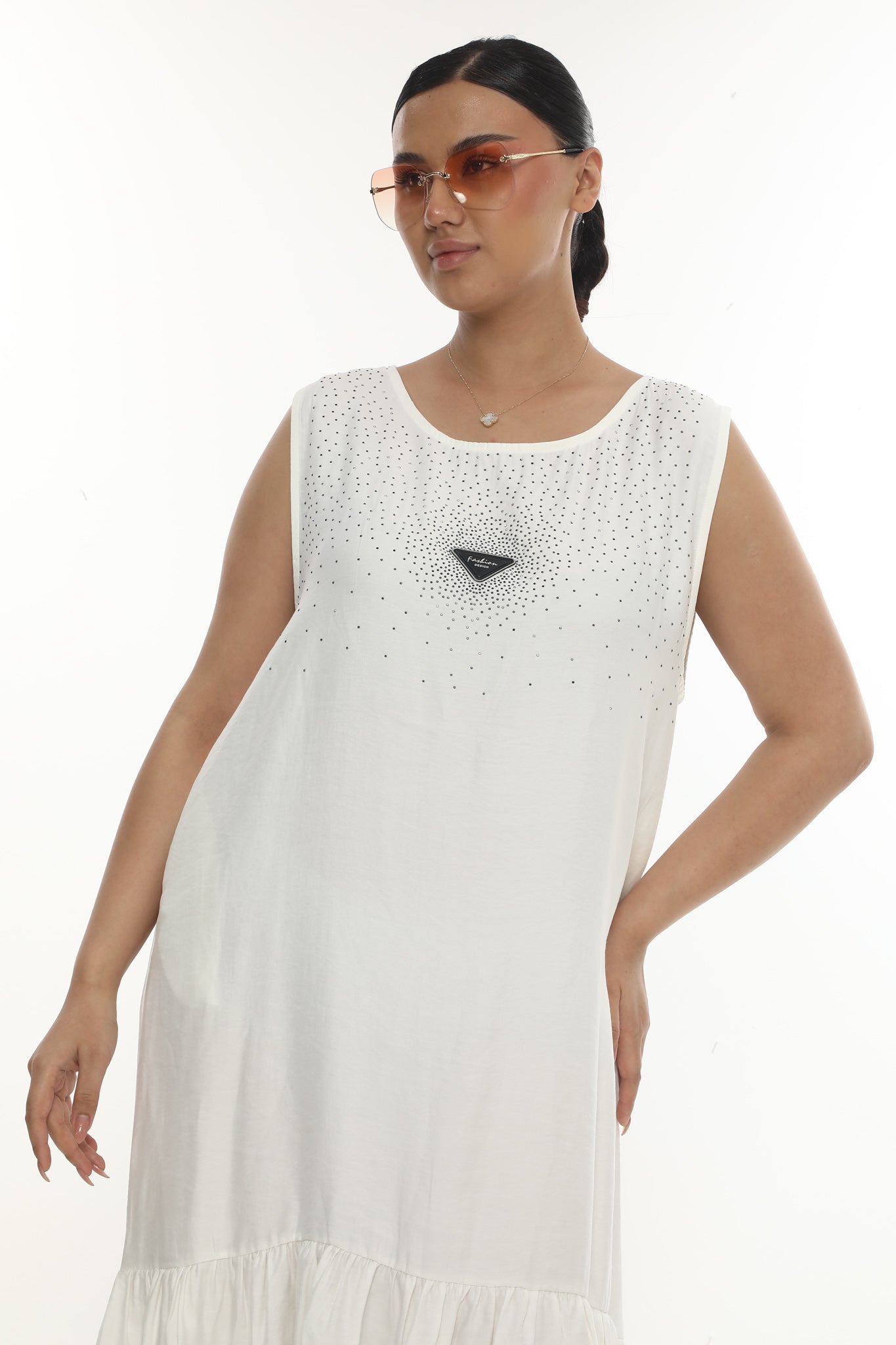 Dámské dlouhé/maxi šaty bez rukávů s třpytivými kamínky - volánkový lem