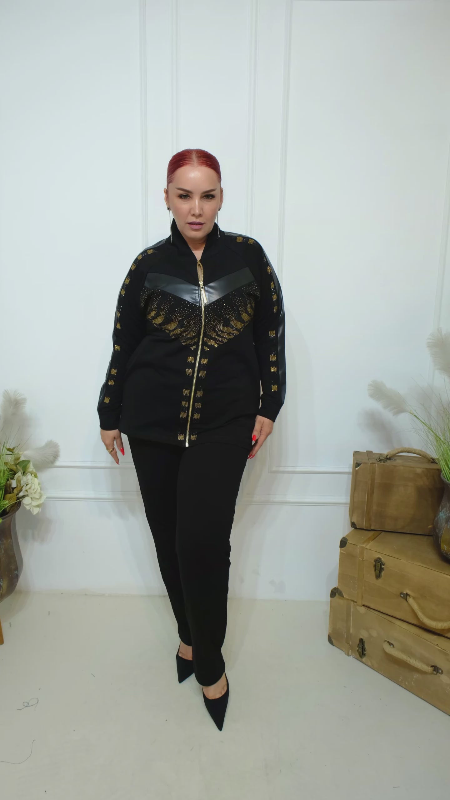 Dámský stylový dvoudílný set s kamínky – mikina + kalhoty