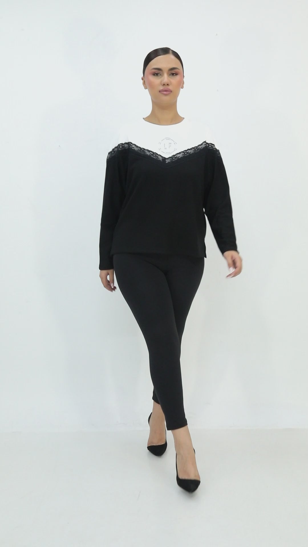 Dámská oversize mikina "LF" s krajkou color block - bílo-černá