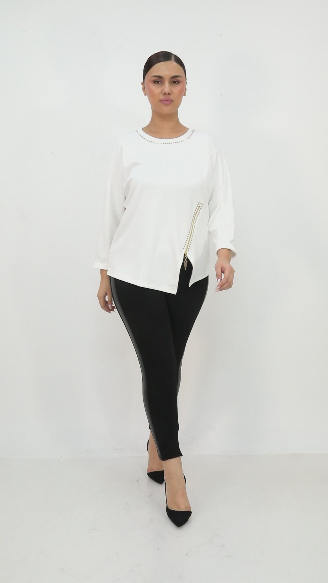 Stylová dámská tunika se zlatými aplikacemi – černá i bílá