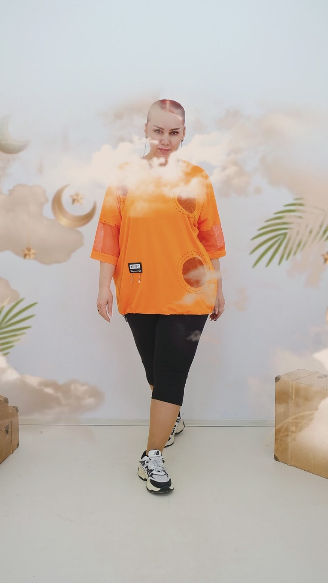 Trendy dámské oversize tričko se síťovanými detaily