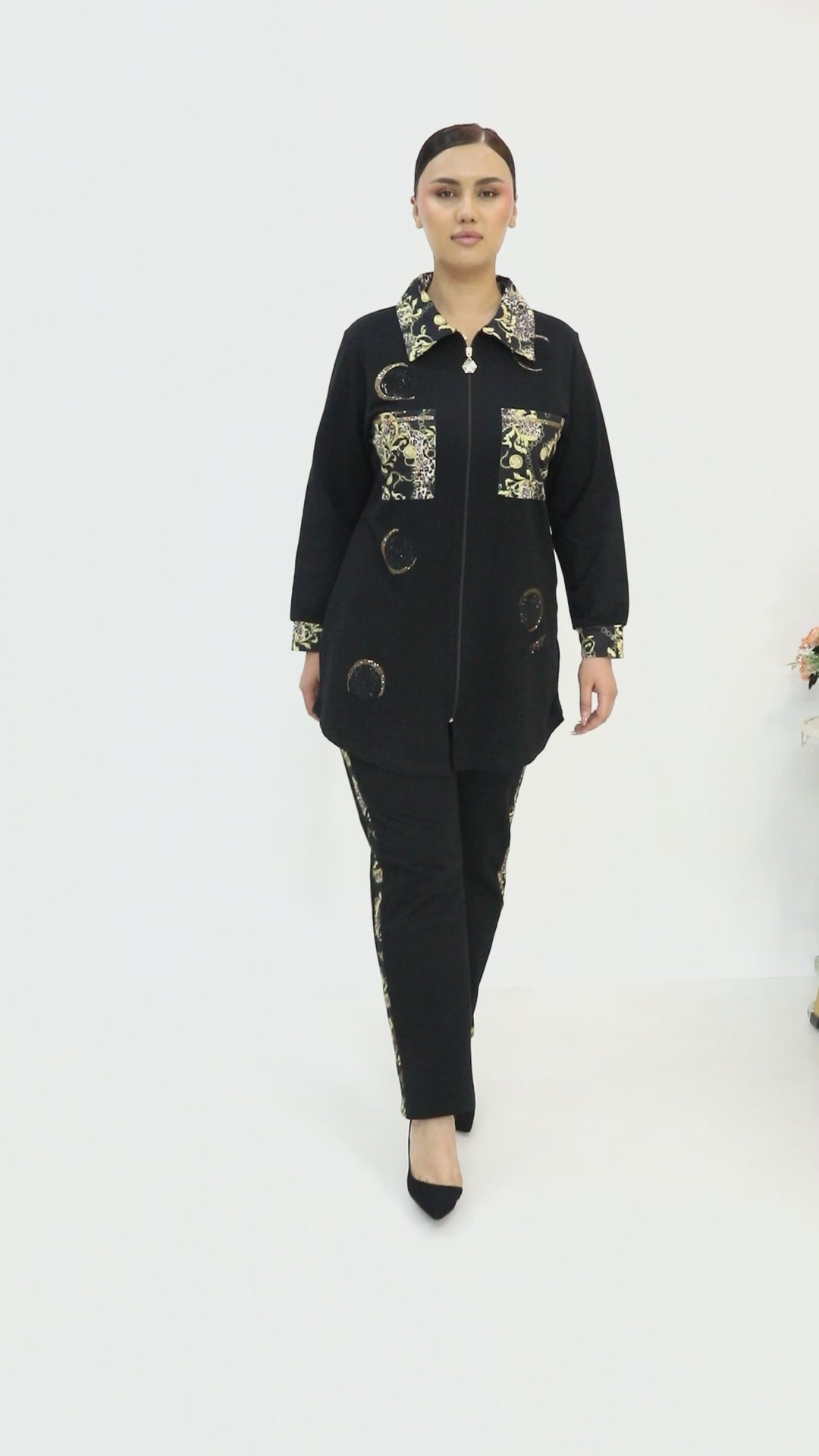 Dámský komplet s exotickým vzorem – tunika a kalhoty