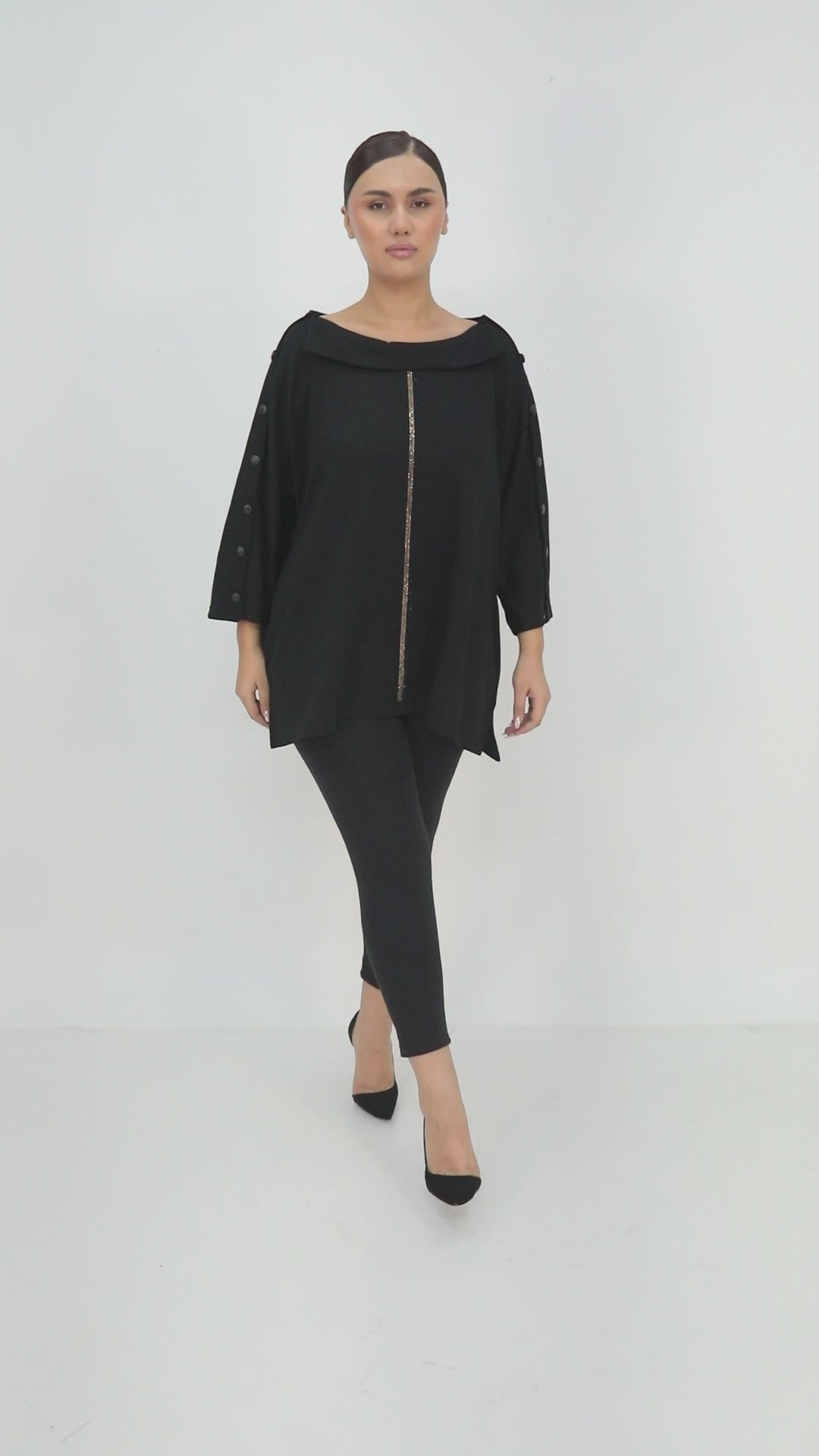 Asymetrická designová tunika s knoflíky a zlatým detailem