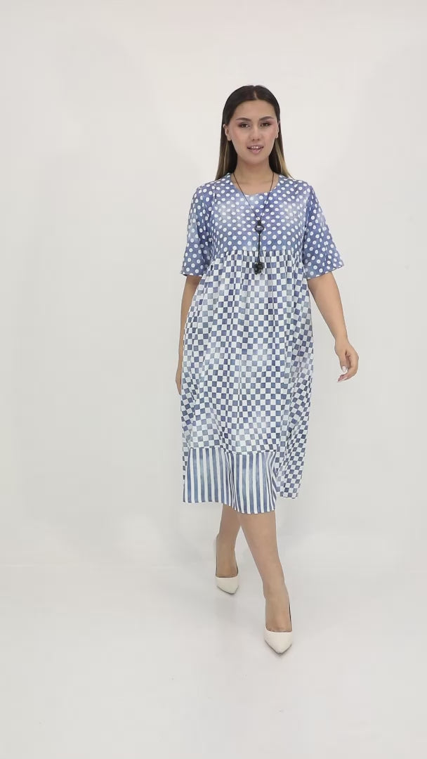Šaty s hravým mixem vzorů