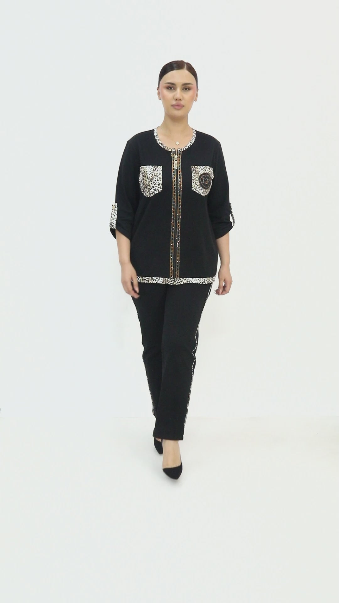 Tepláková souprava s lopardími doplnky