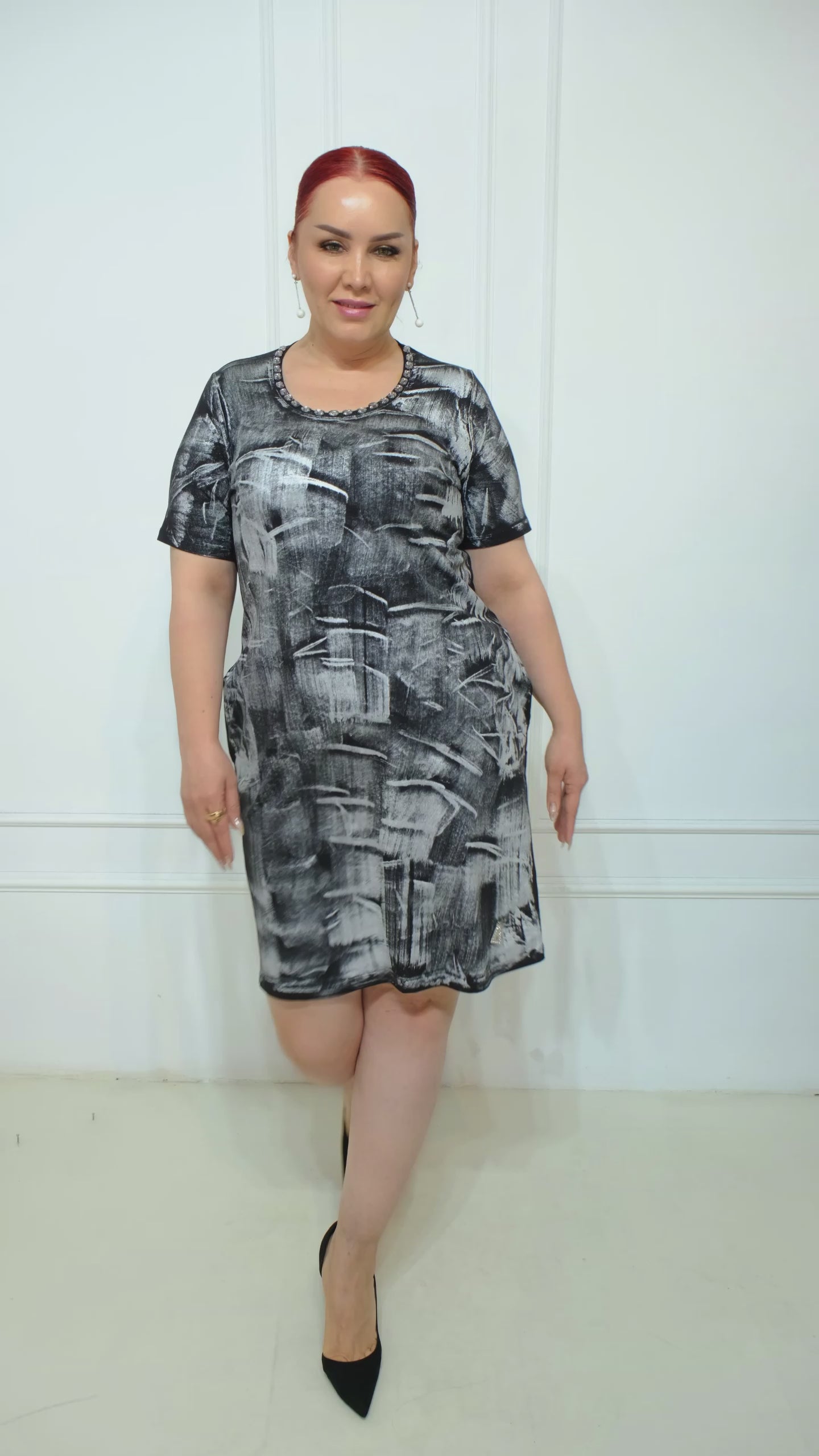 Lesklé tunikové šaty s jemnými kamínky