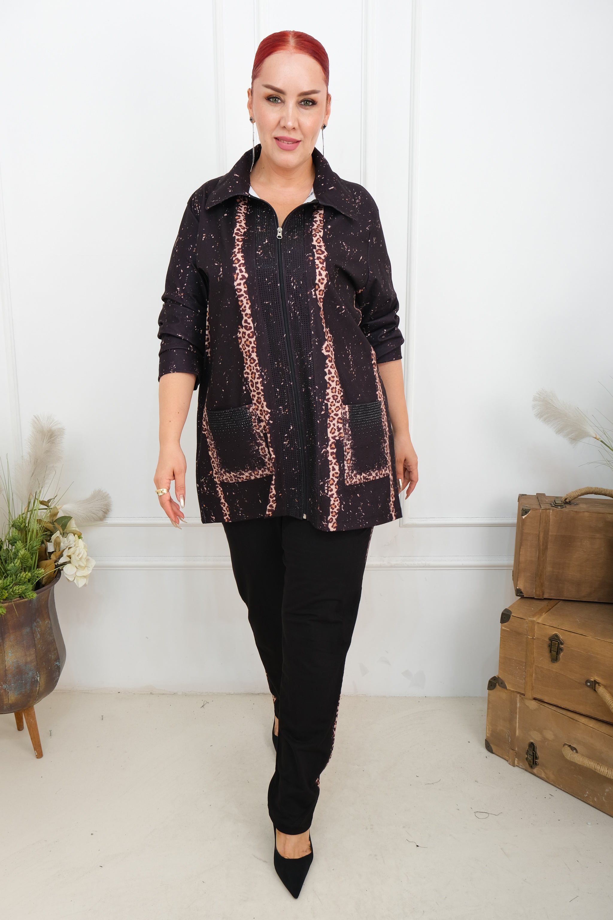 Elegantní třpytivý komplet s leopardím vzorem