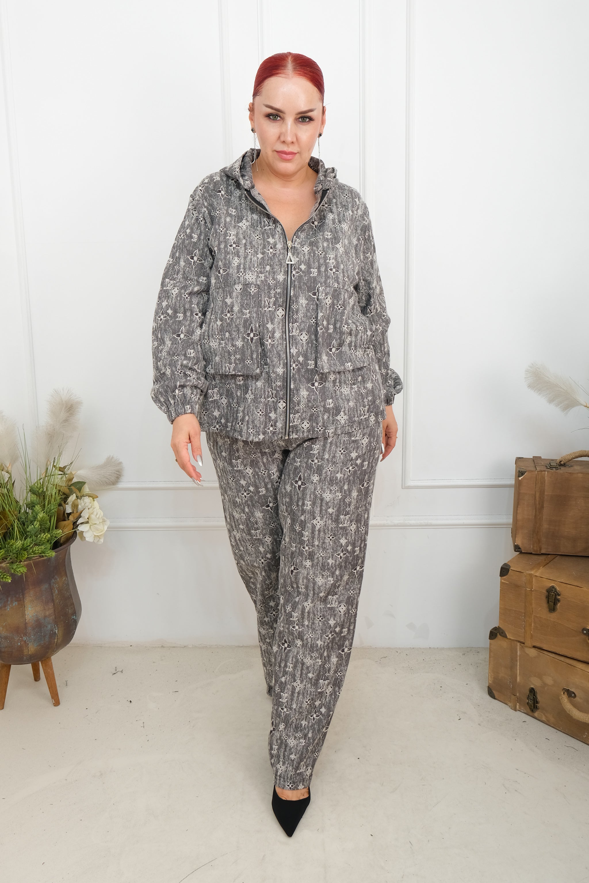 Elegantní komplet s jemným potiskem