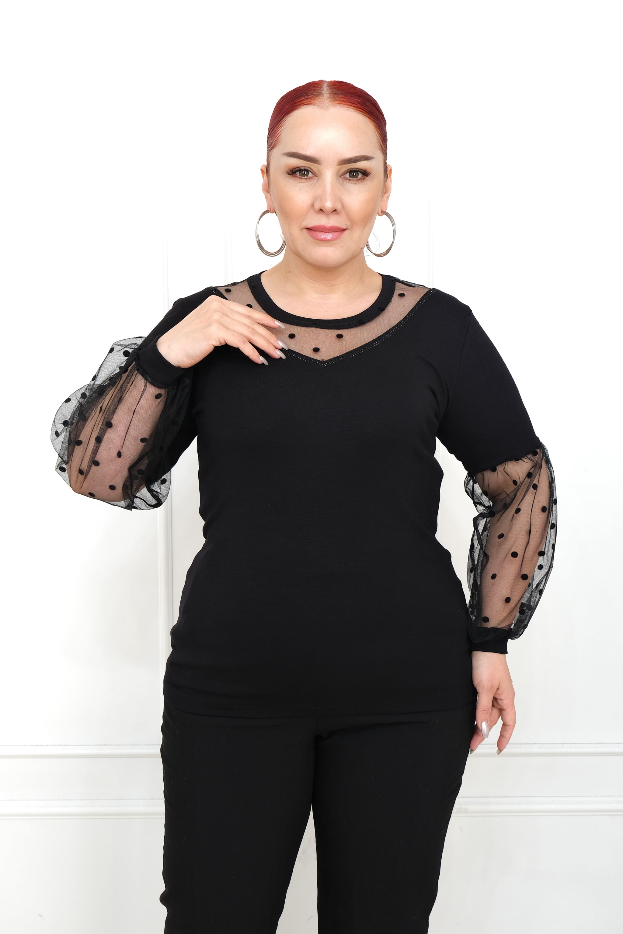 Halenka s romantickými puntíky