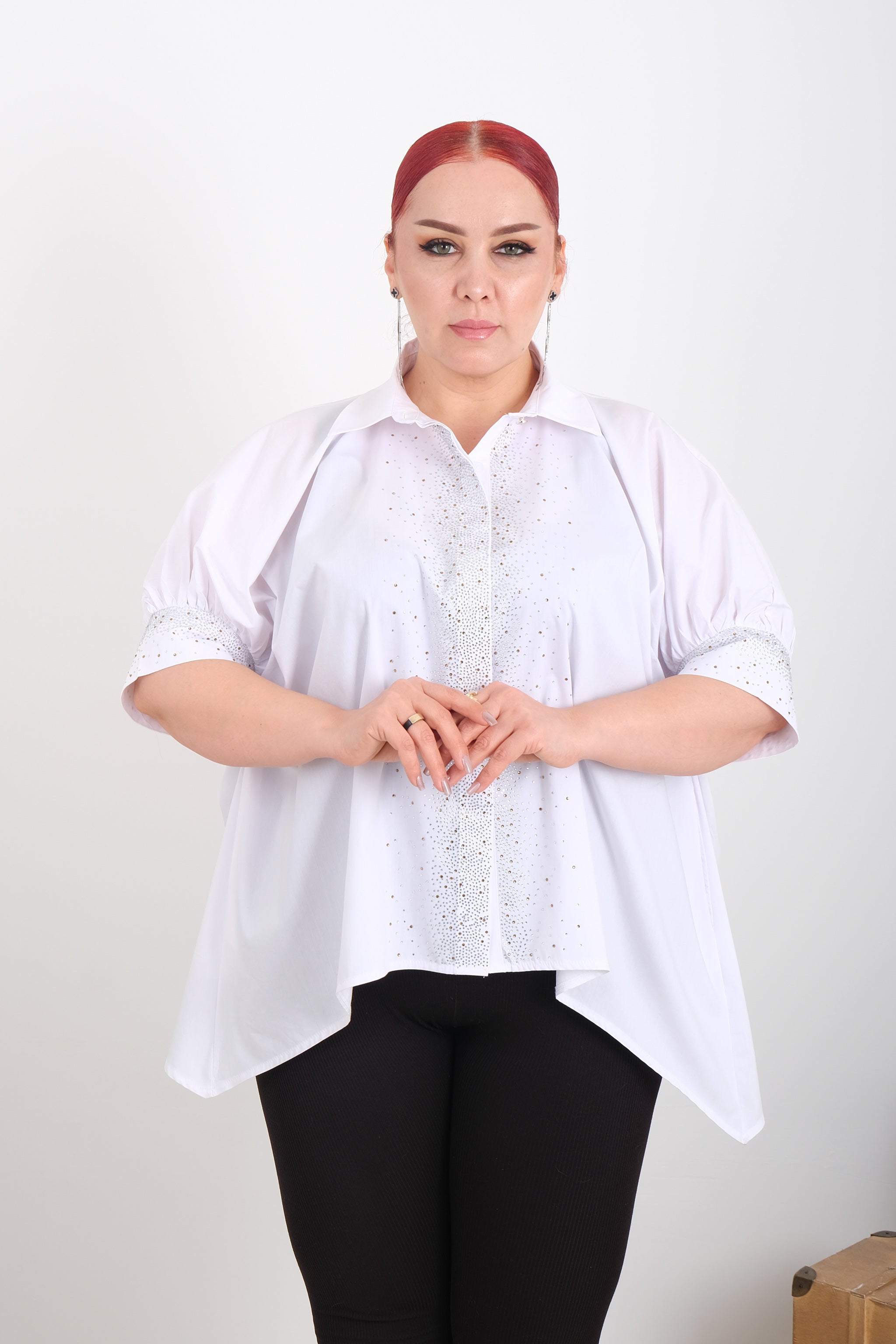 Bílá košile s kamínky a puff rukávy