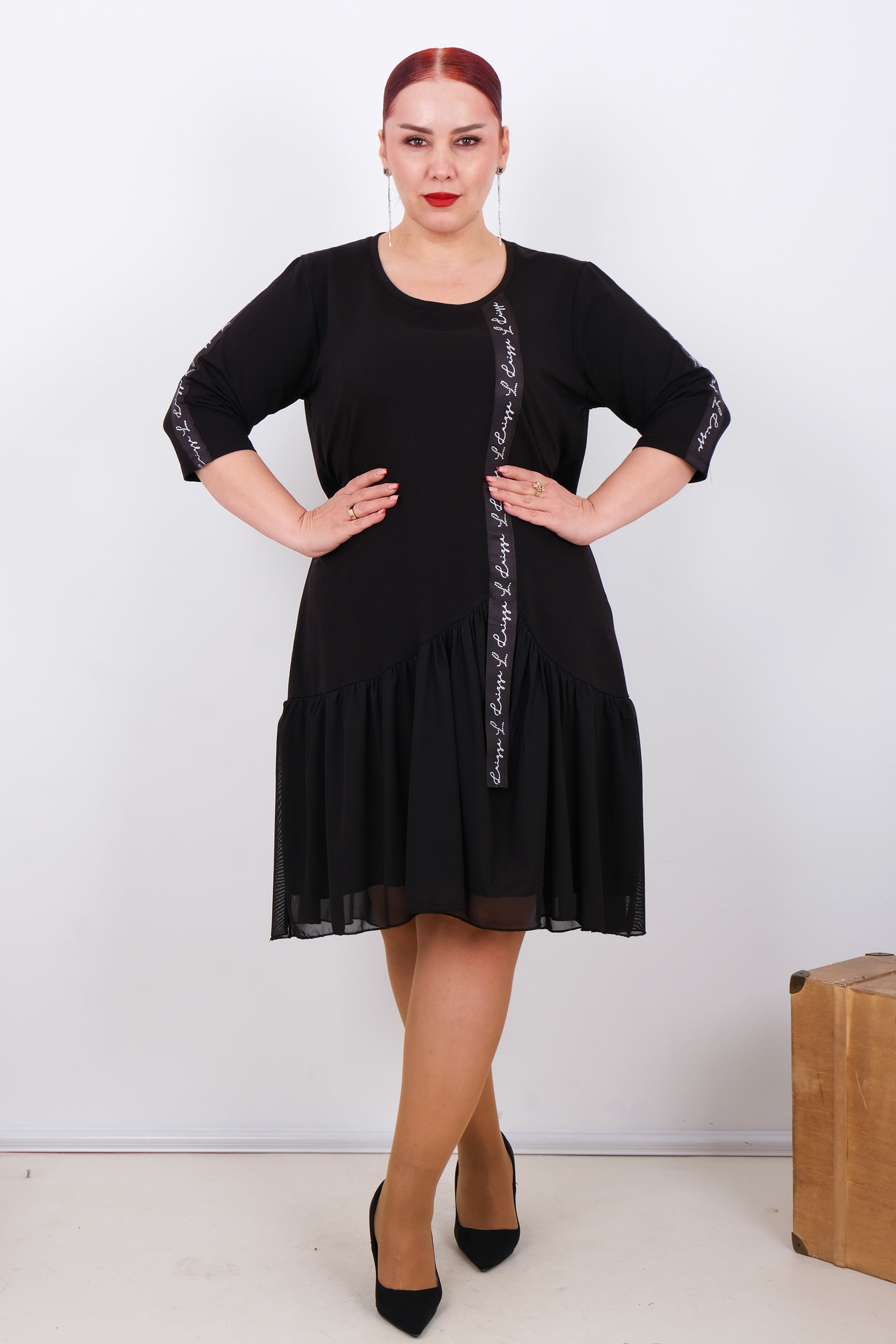 Černé šaty s aplikací Luizza