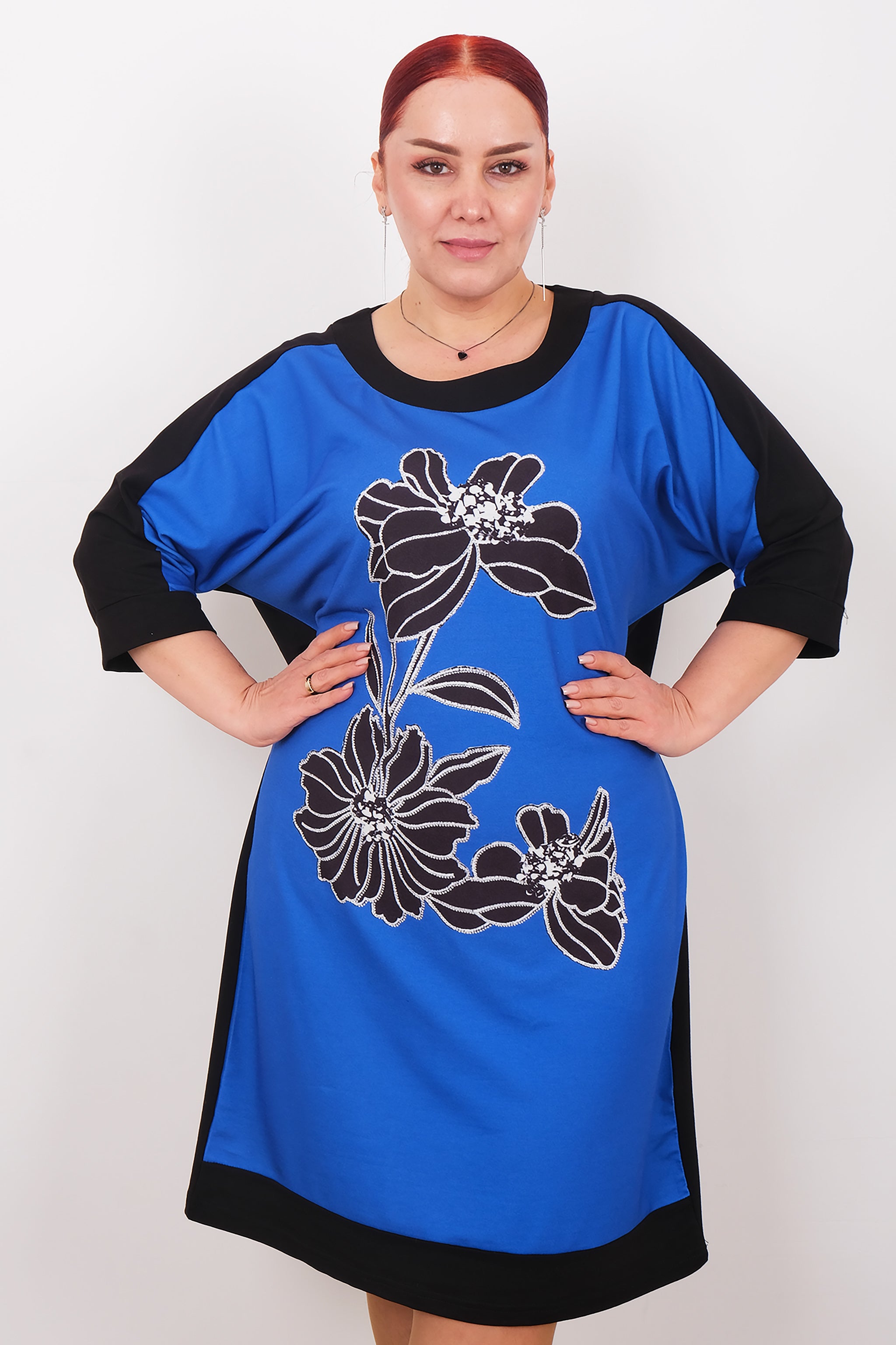 Lehké tunikové šaty s květinami