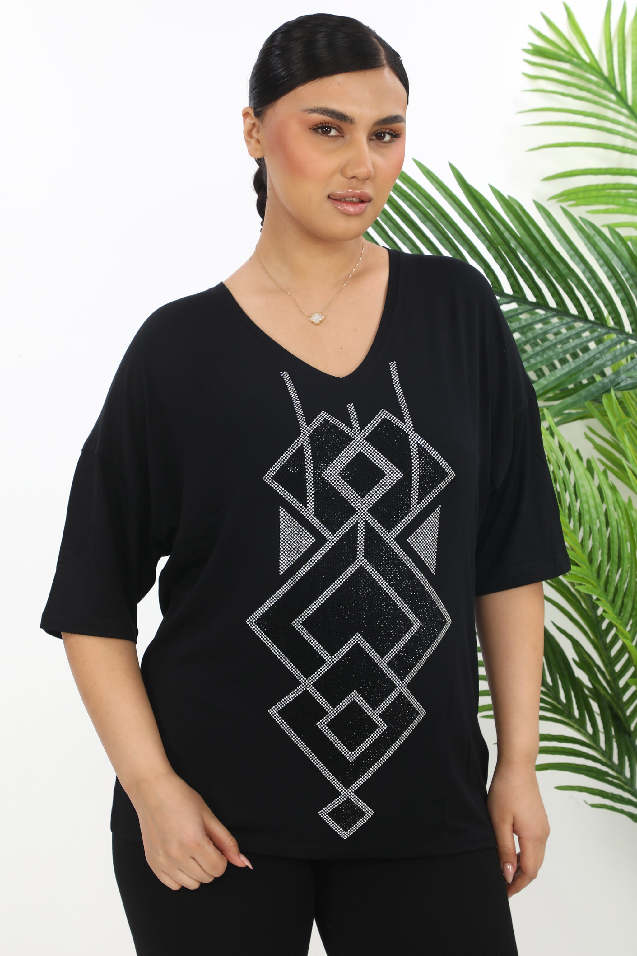 Basic top v duchu moderní geometrie