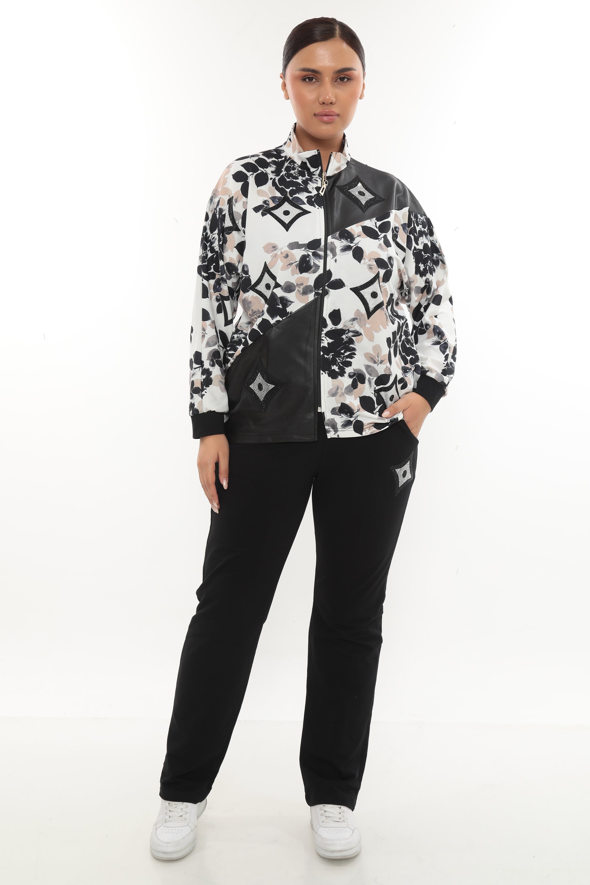 Dámská tepláková souprava s kamínky a koženkou