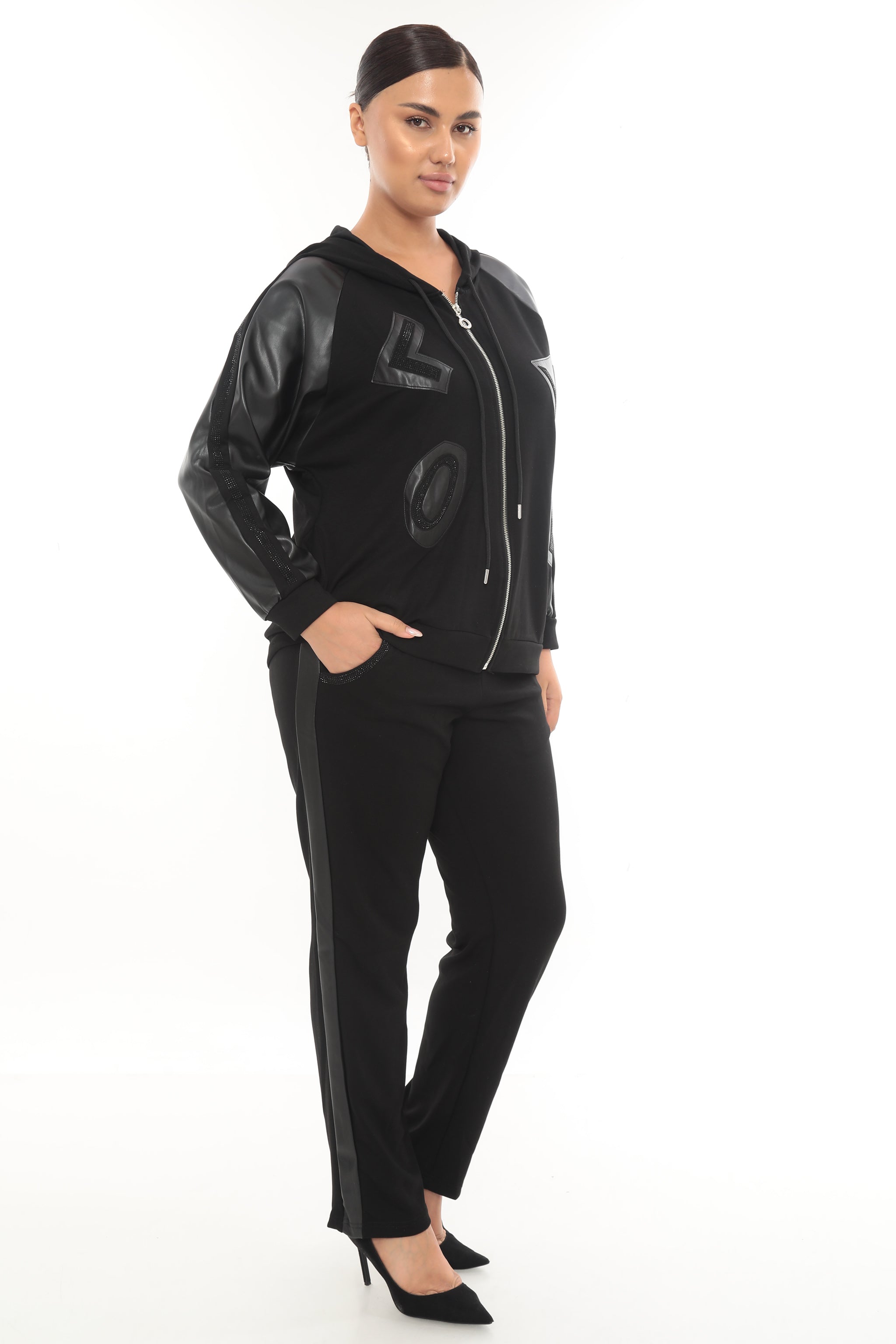 Dámský stylový černý komplet - Mikina s koženkou a kalhoty s kontrastním pruhem