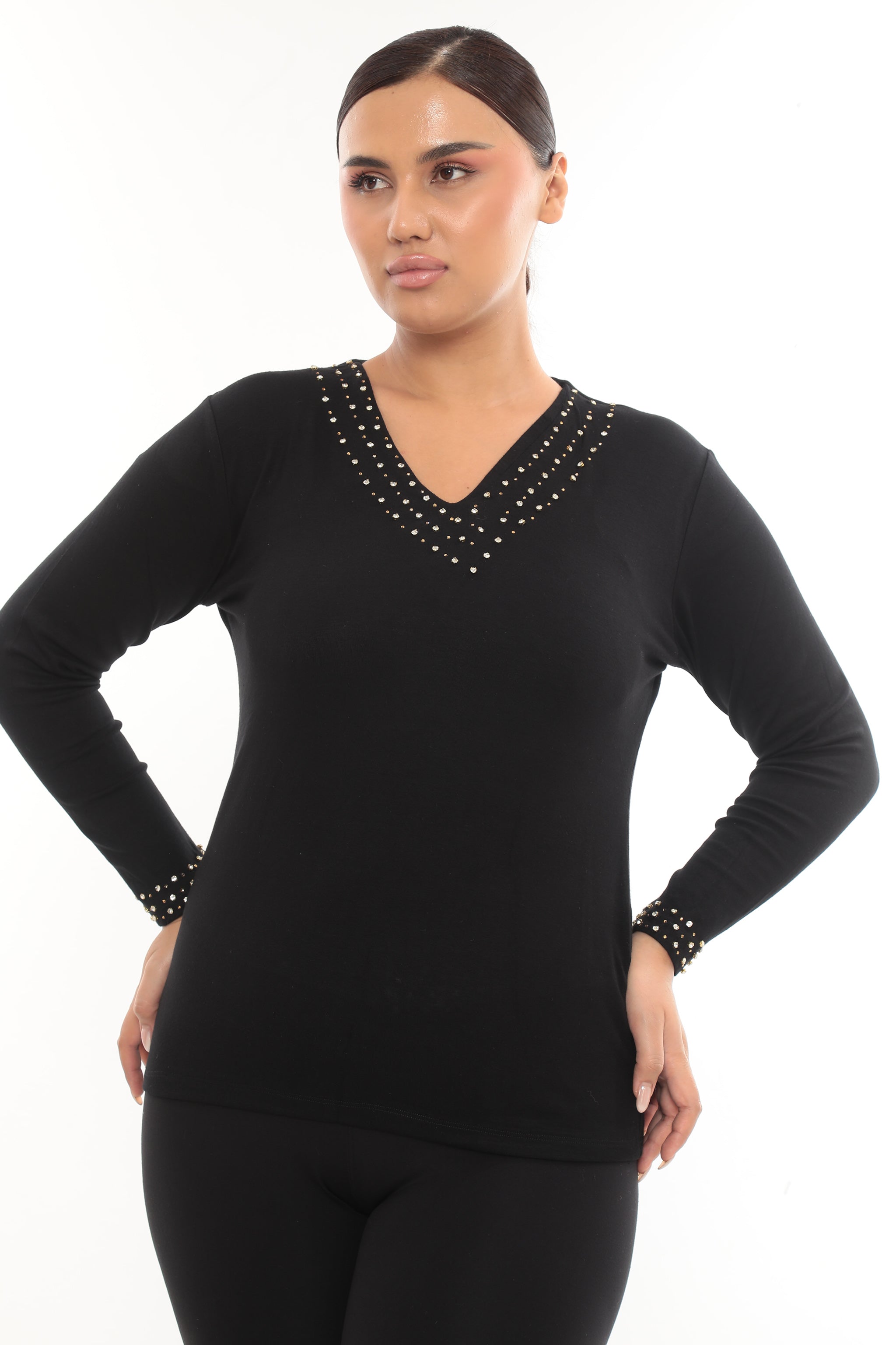 Dámská romantická halenka s výstřihem do V a zdobenými manžetami