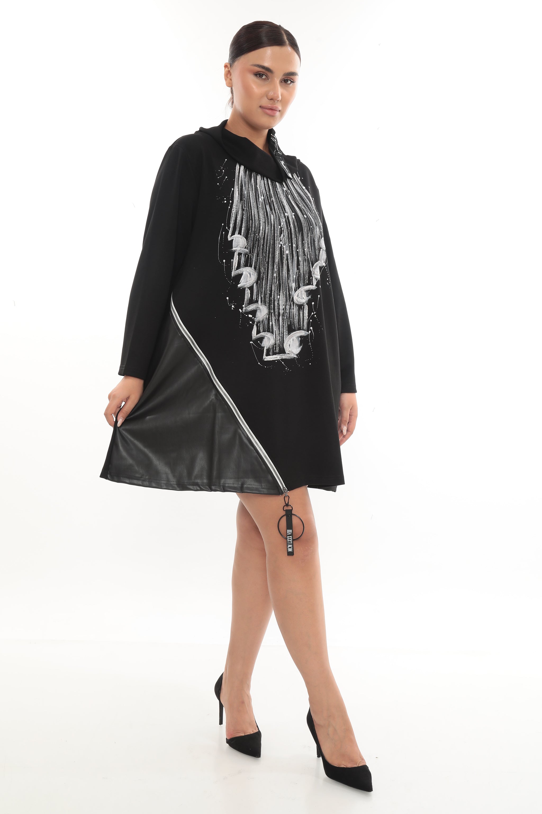 Extravagantní černá tunika s koženkovým detailem