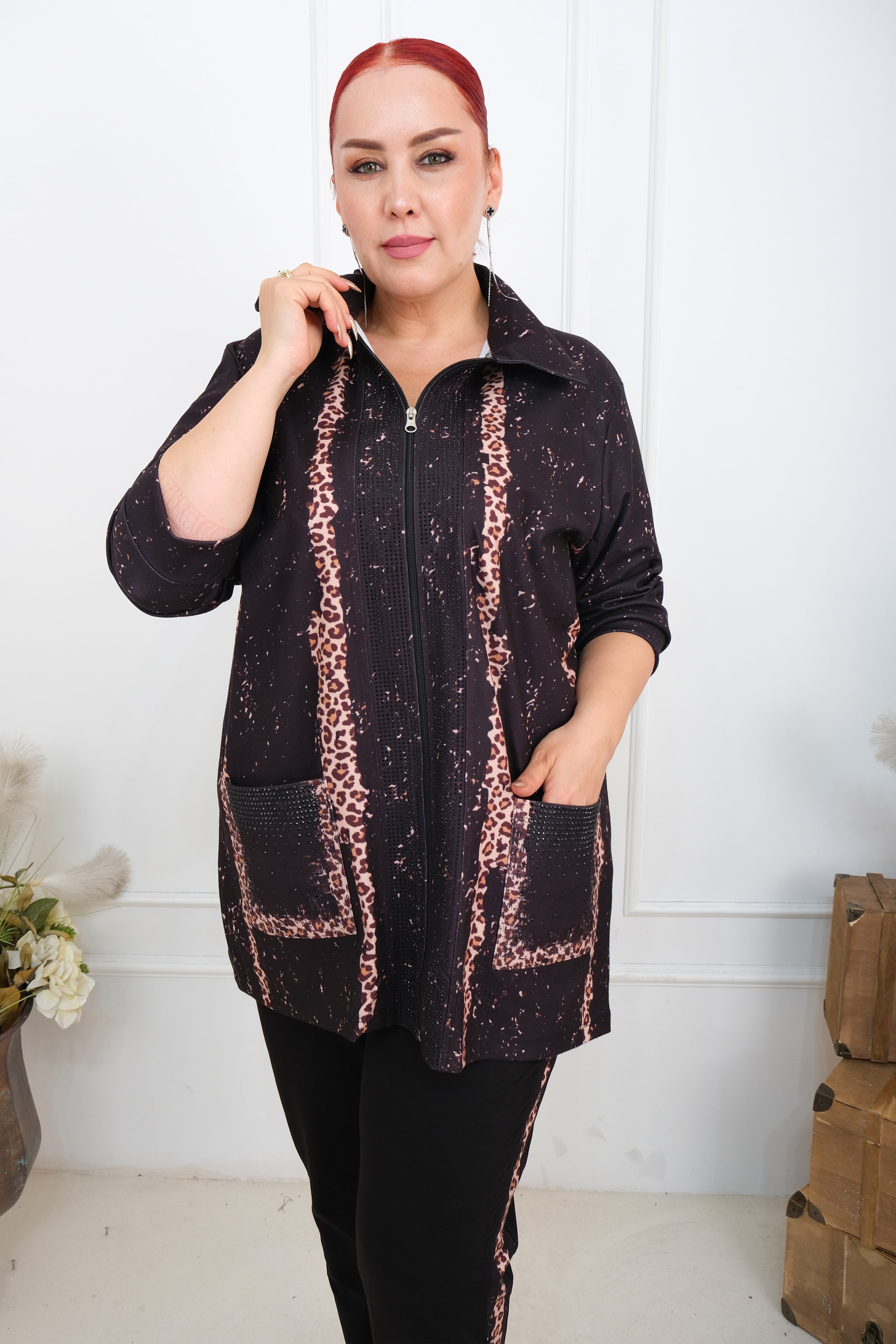 Elegantní třpytivý komplet s leopardím vzorem