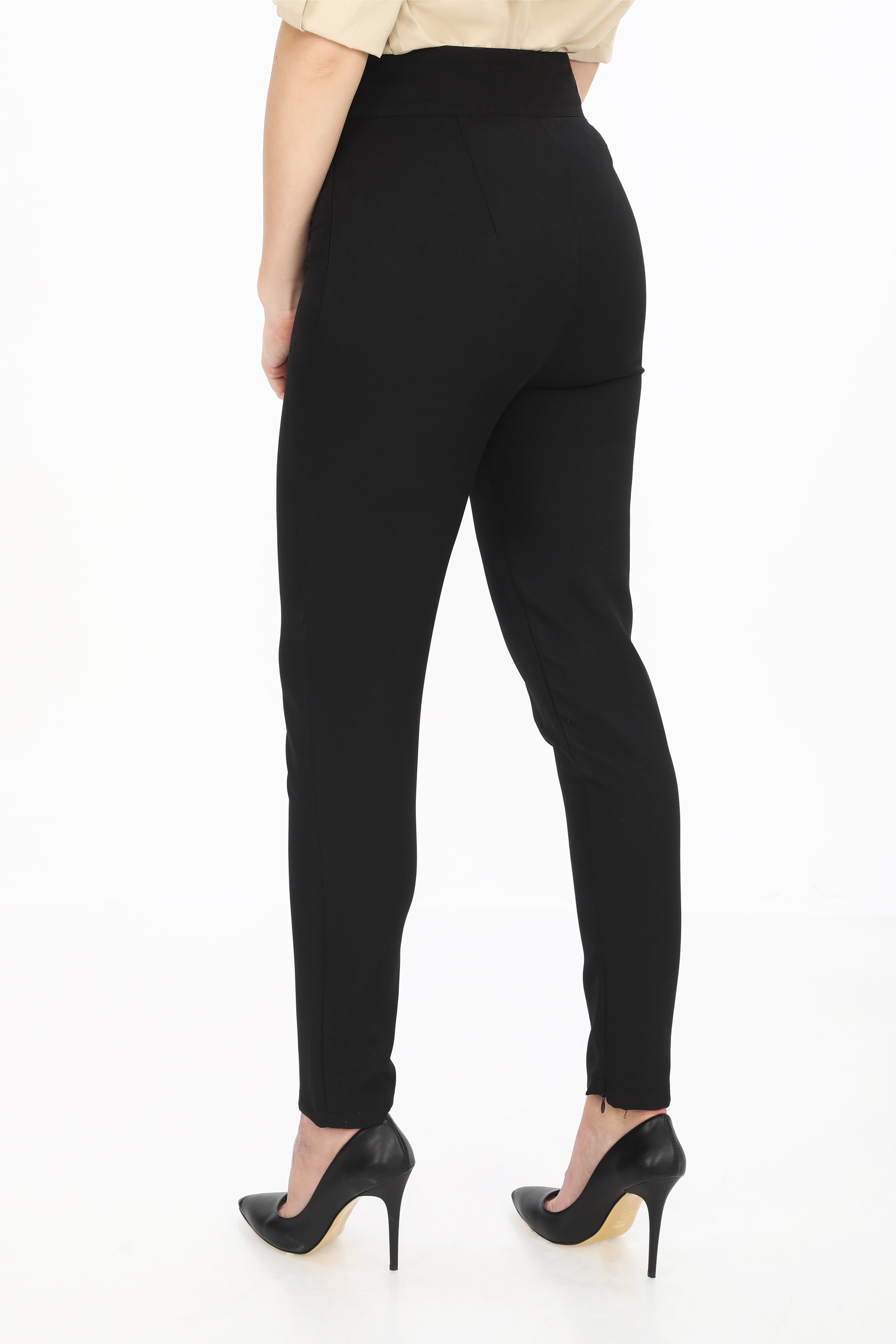 Elegantní kalhoty s ozdobným páskem - bílé/černé