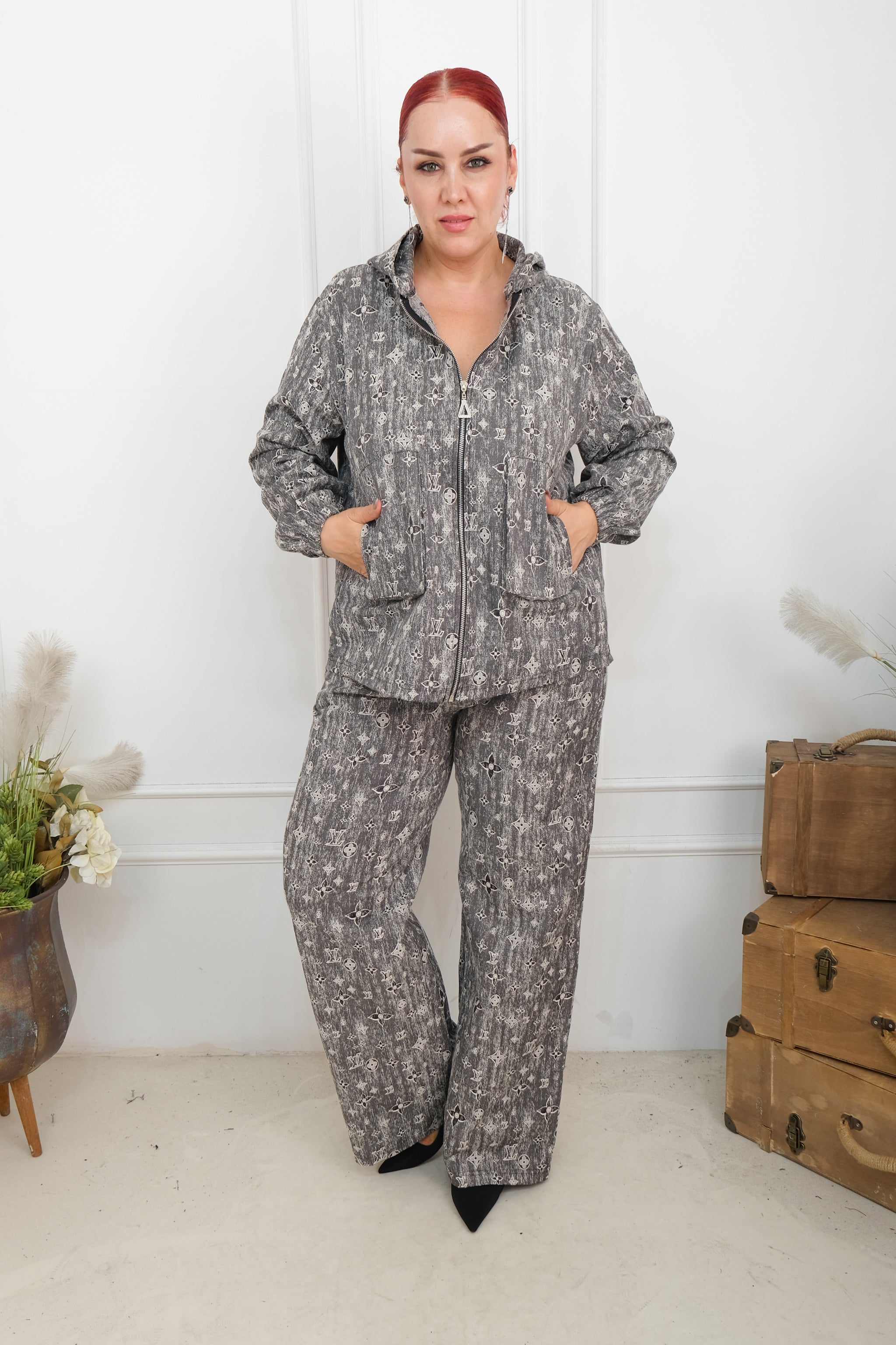 Elegantní komplet s jemným potiskem