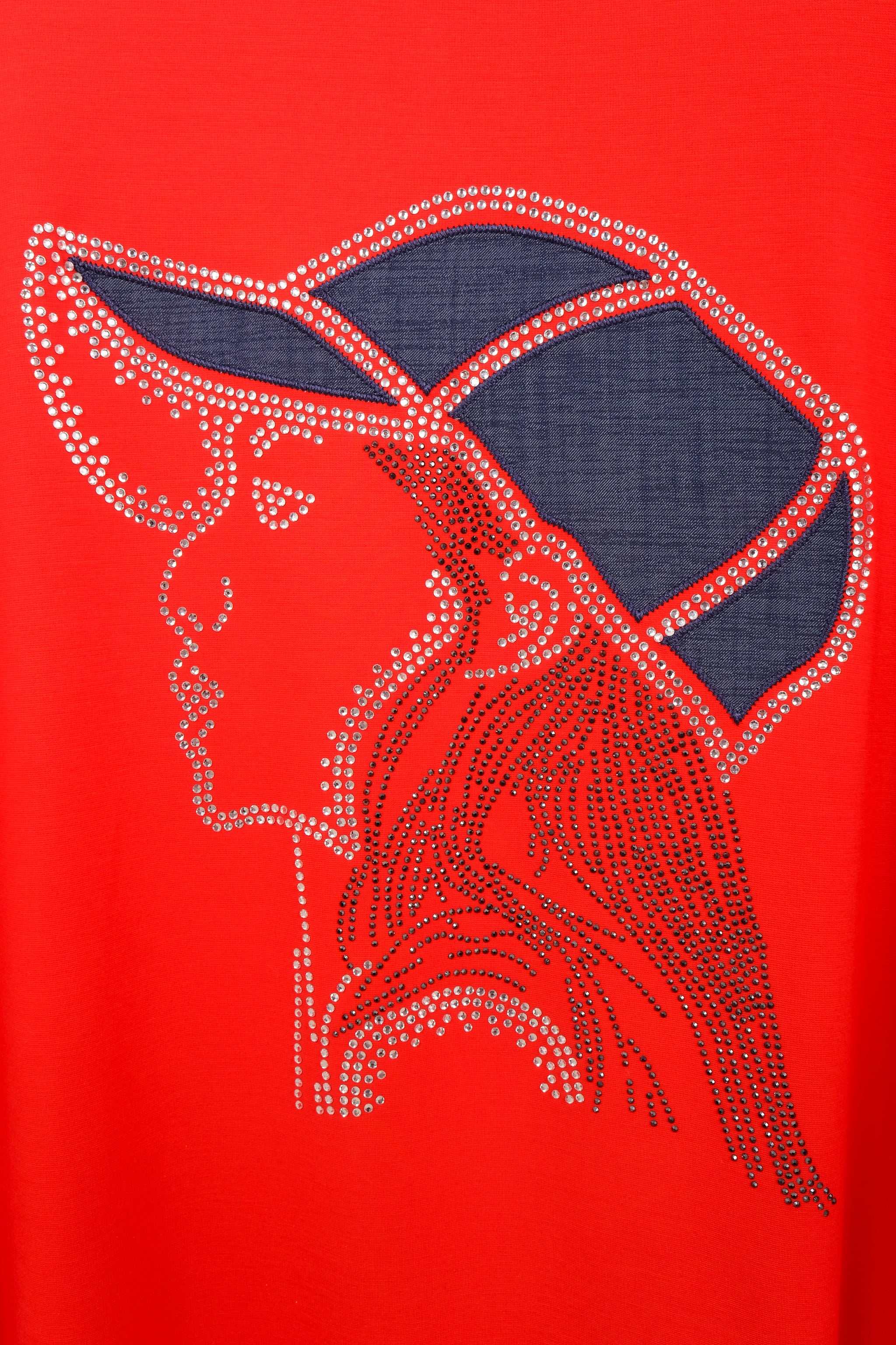 Dámské tričko s potiskem ženy v kšiltovce