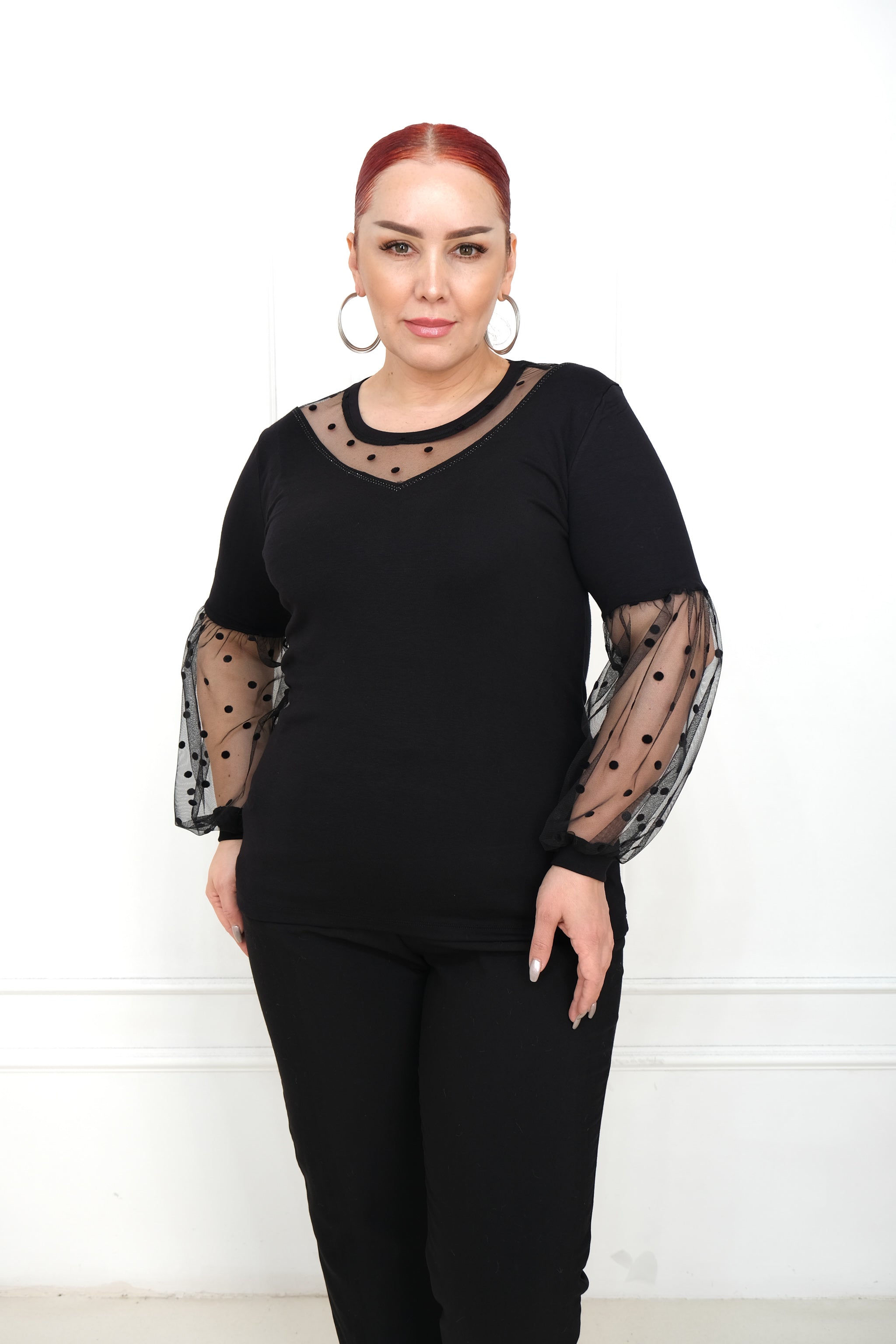 Halenka s romantickými puntíky