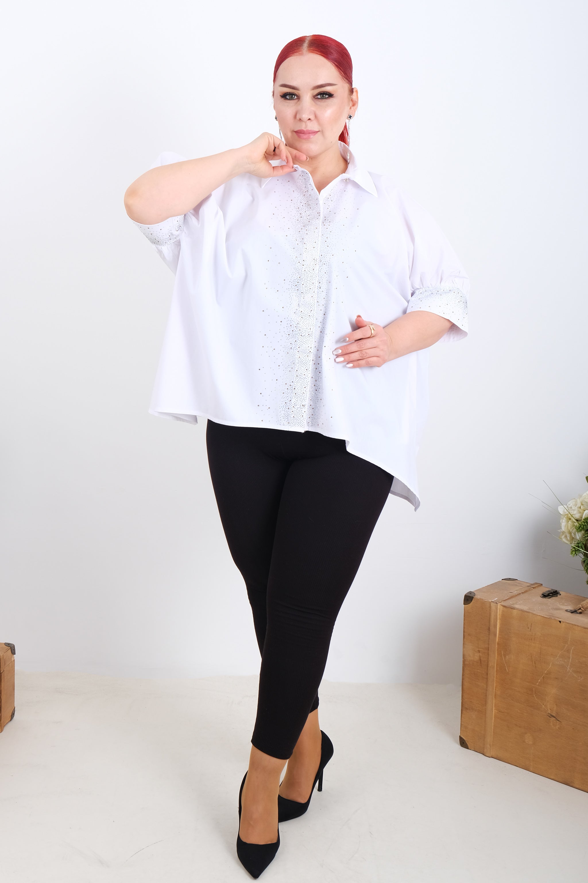 Bílá košile s kamínky a puff rukávy