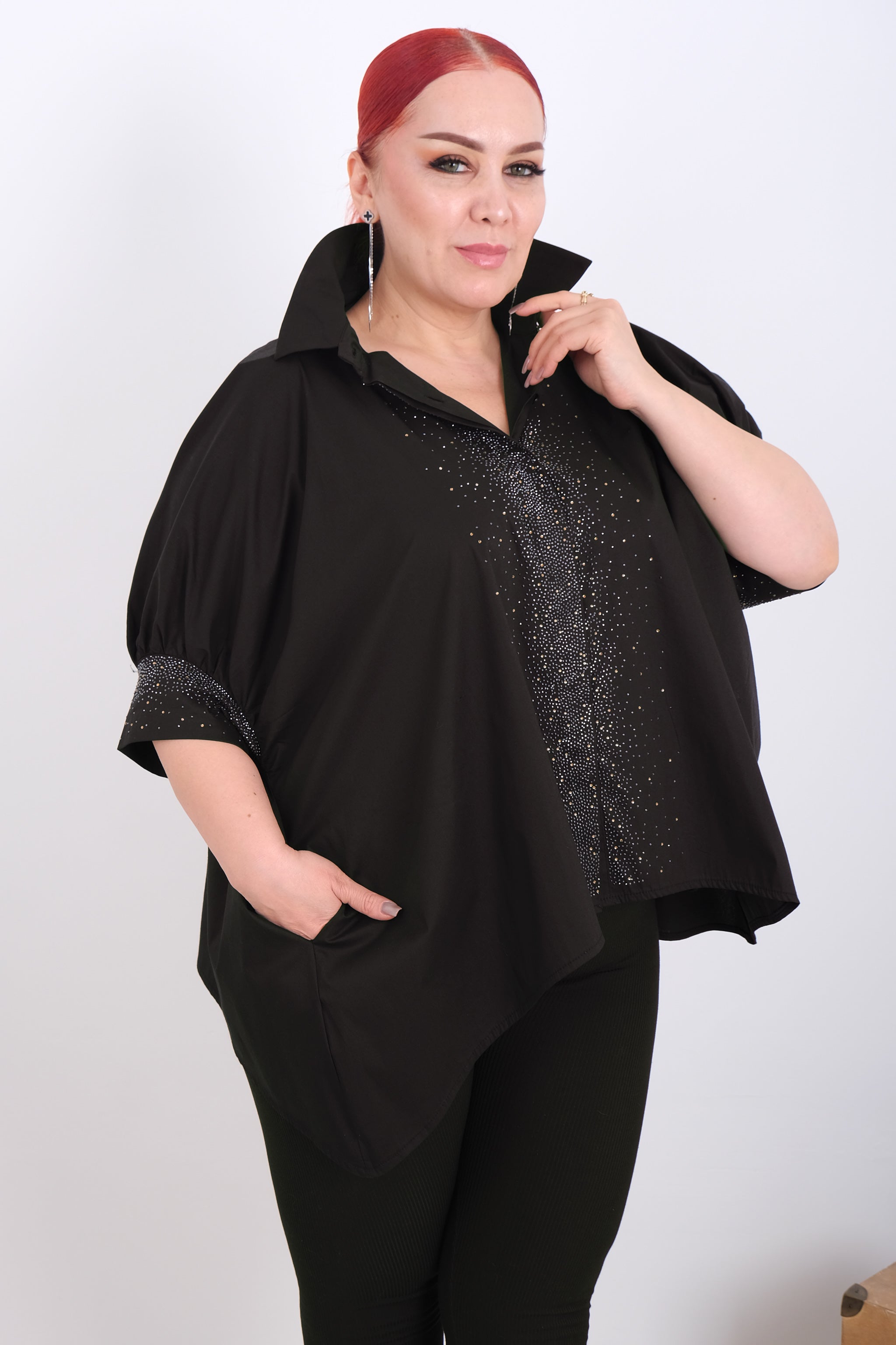 Bílá košile s kamínky a puff rukávy