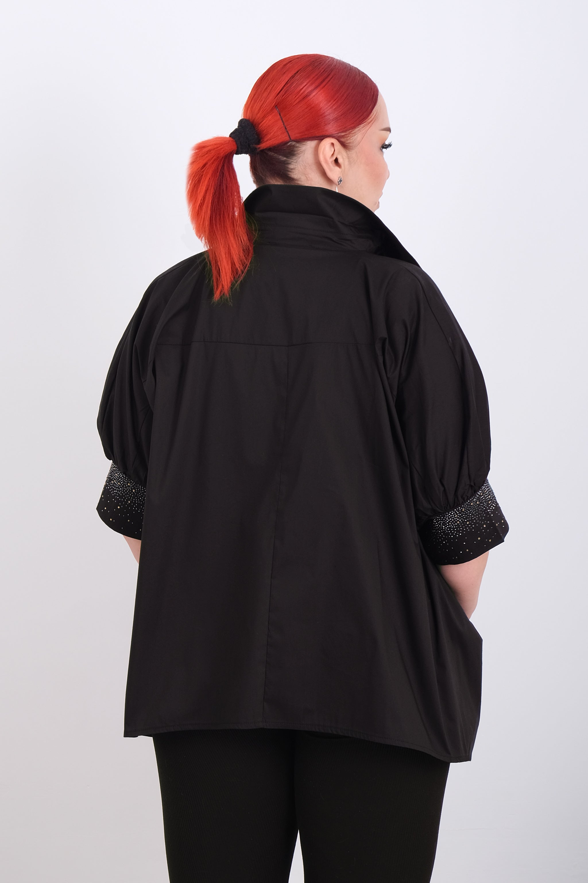 Bílá košile s kamínky a puff rukávy