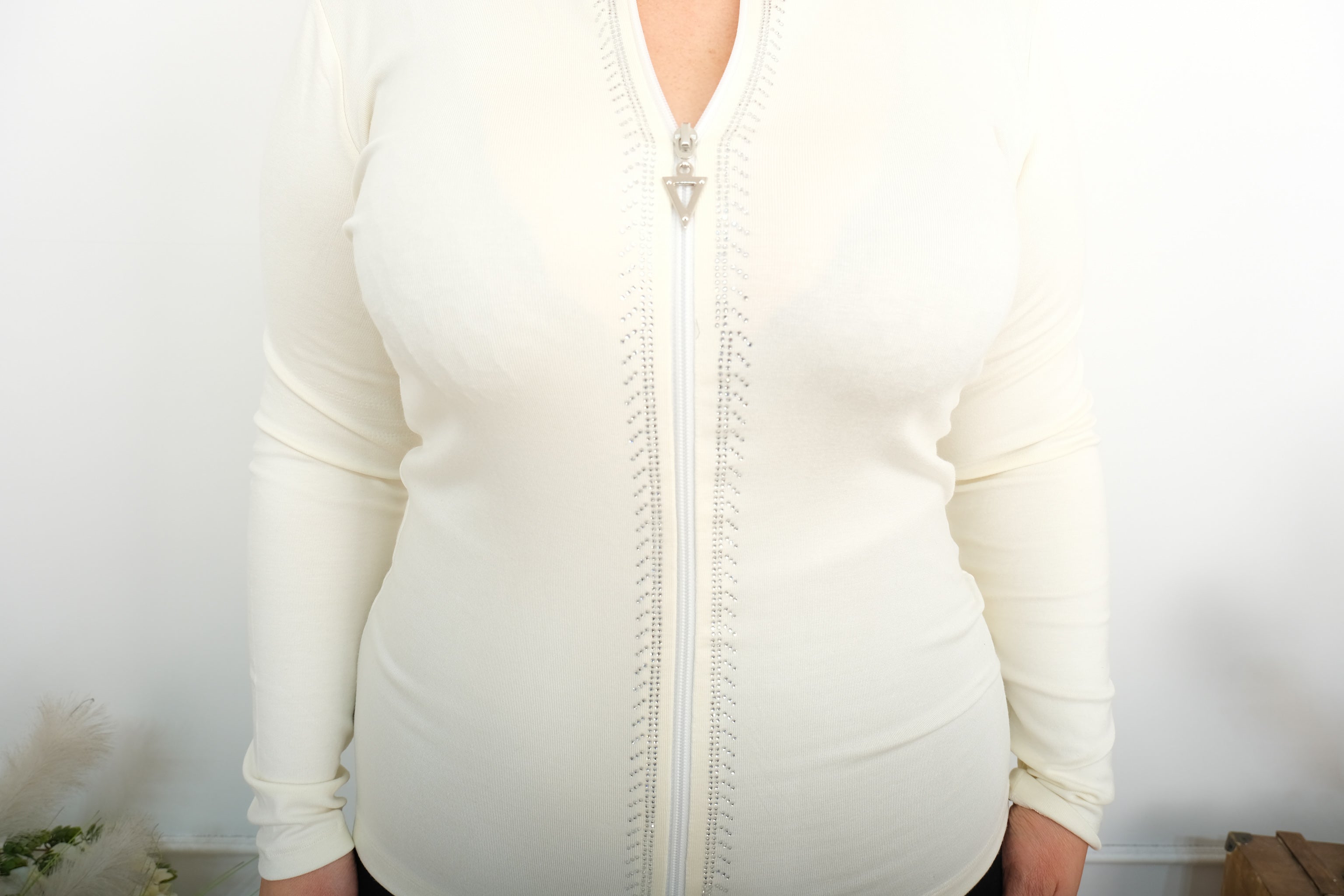 Půvabná halenka na zip