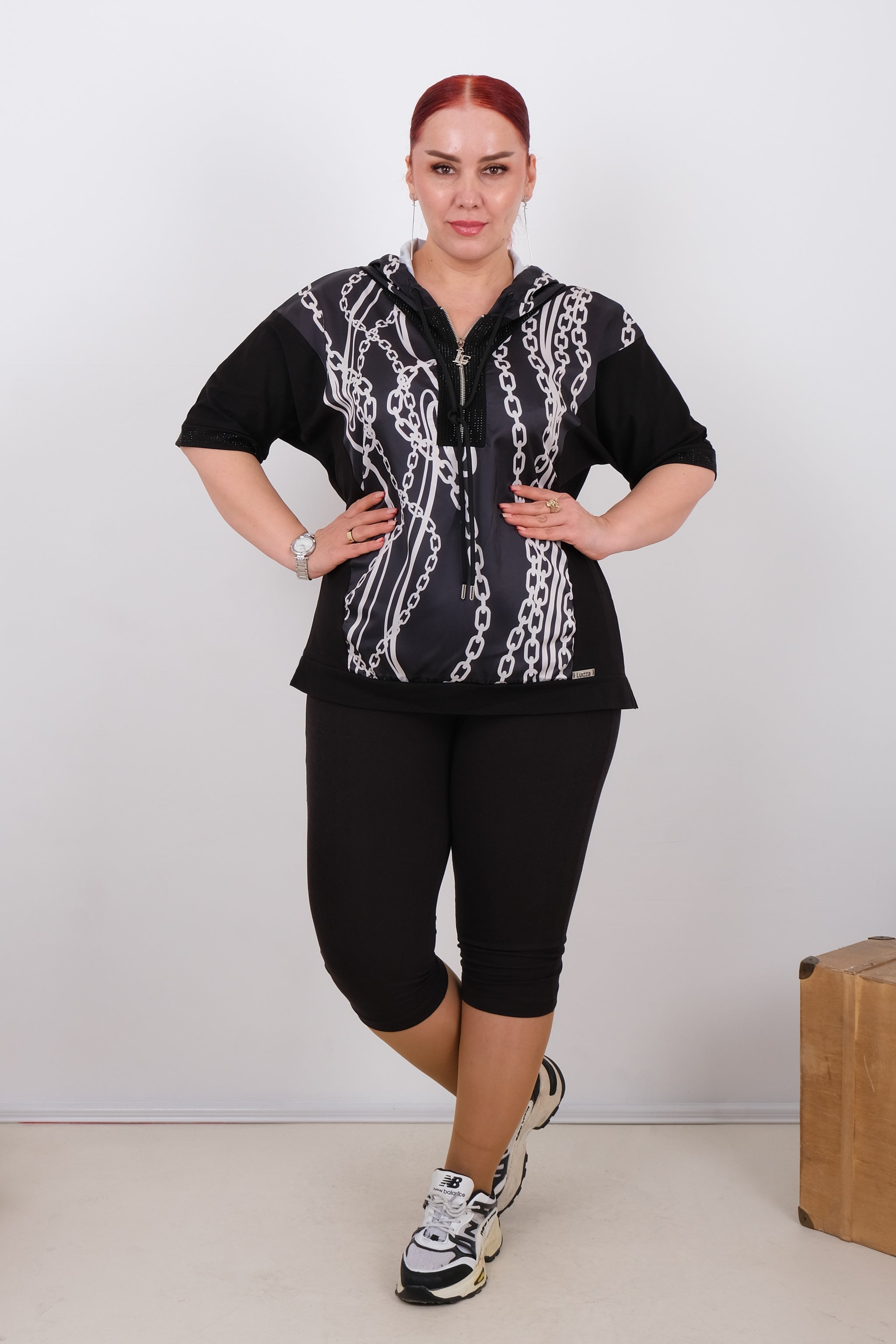 Halenka s luxusním řetízkovým dekorem