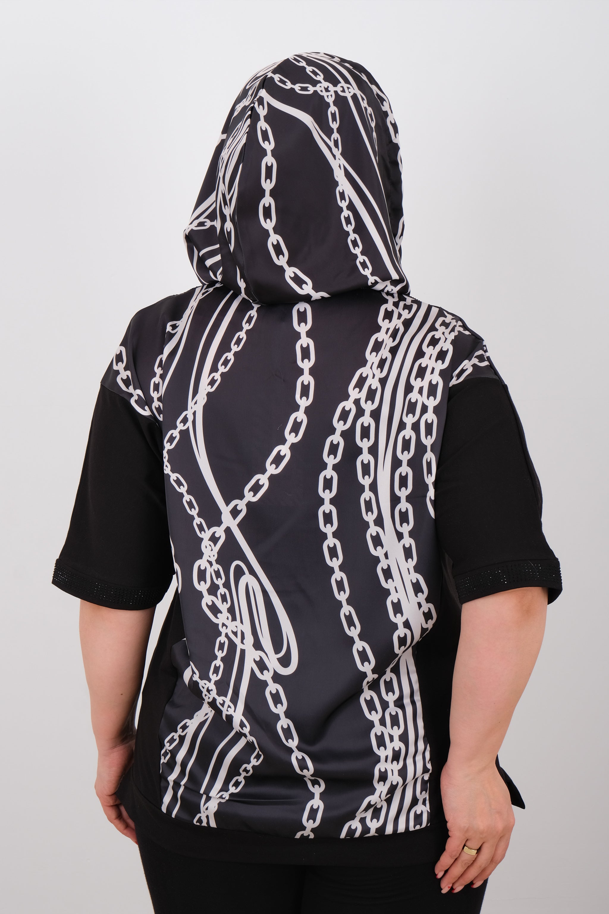 Halenka s luxusním řetízkovým dekorem