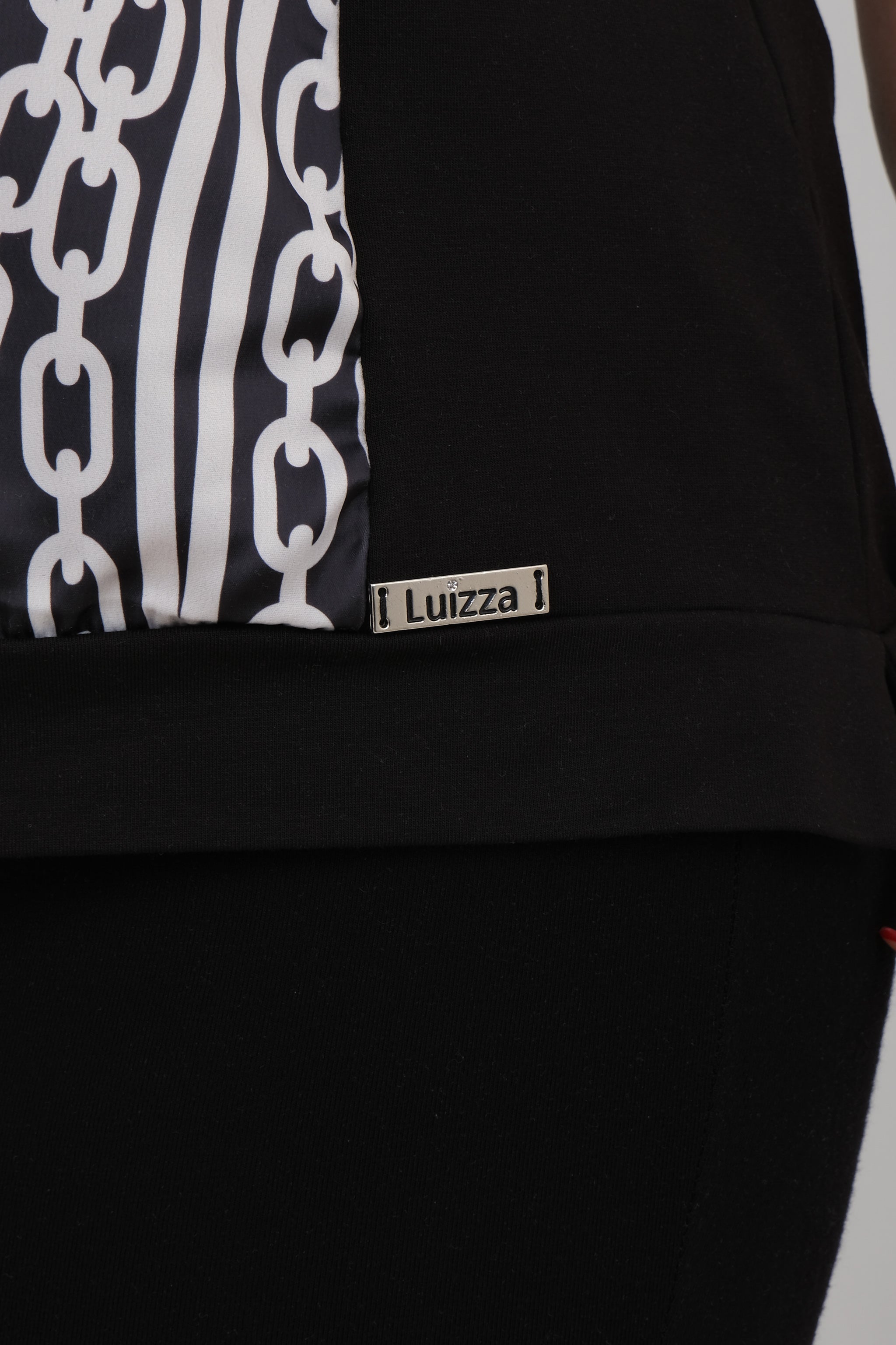 Halenka s luxusním řetízkovým dekorem