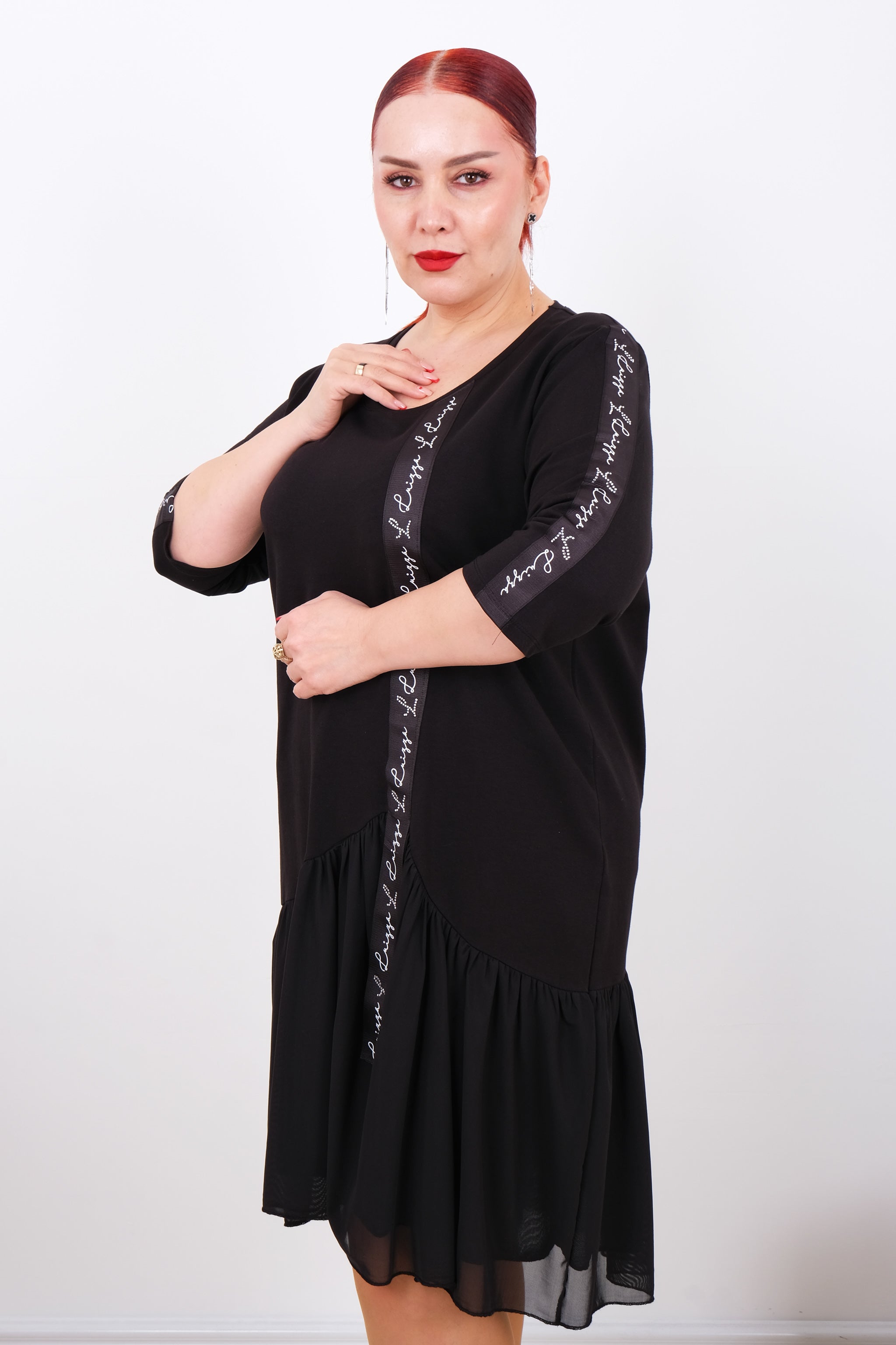 Černé šaty s aplikací Luizza
