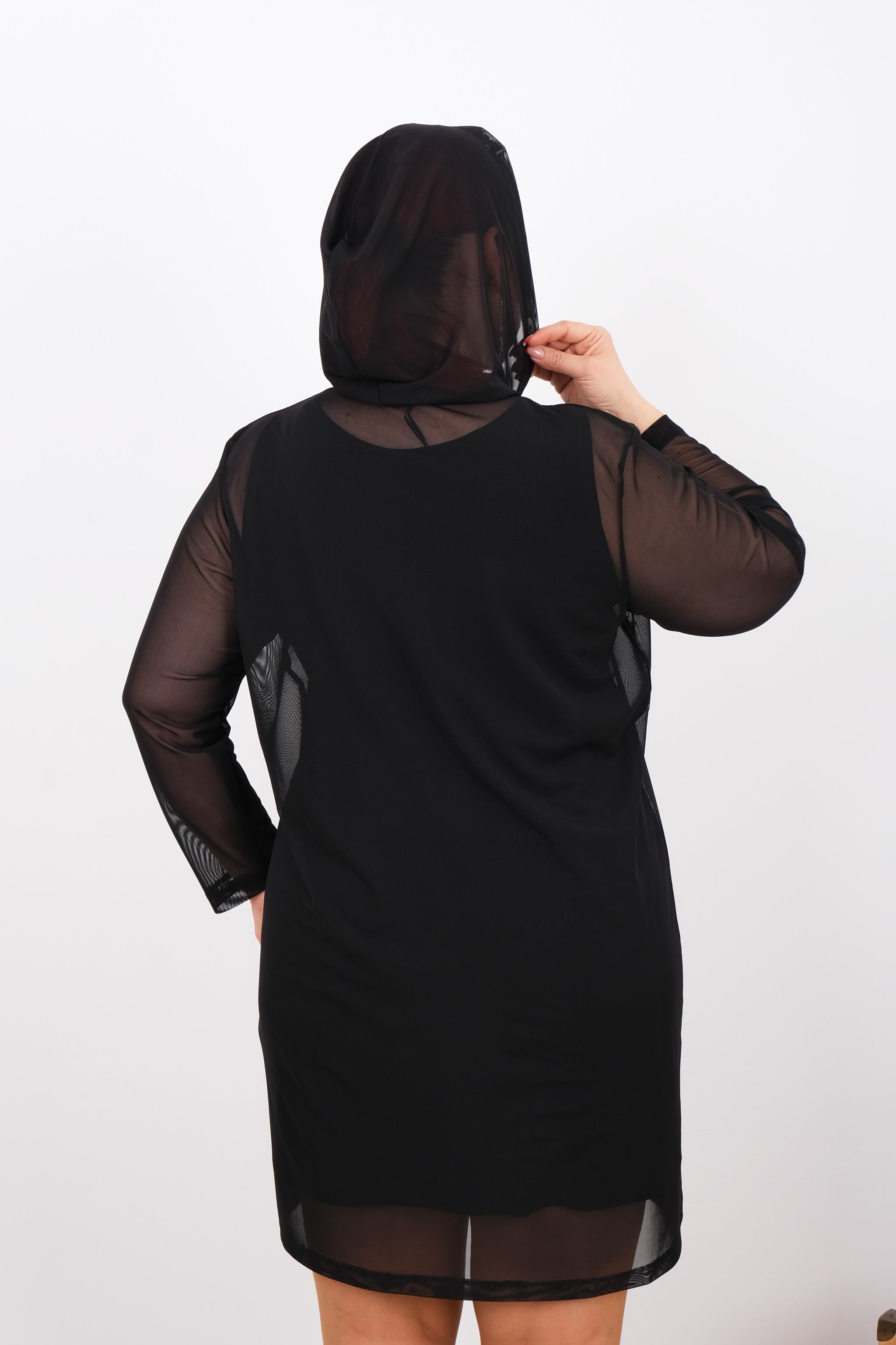 Černé dámské šifonové midi šaty s kapucí a stříbrným zipem